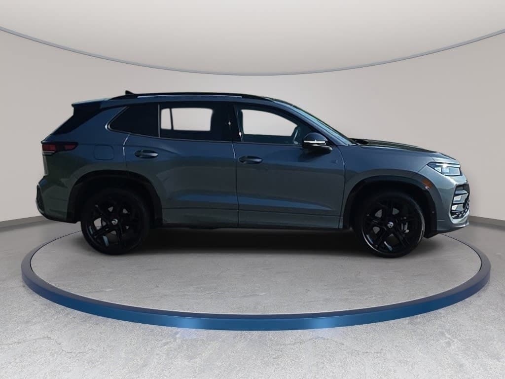 Used 2025 Volkswagen Tiguan SE R-Line Black SUV
