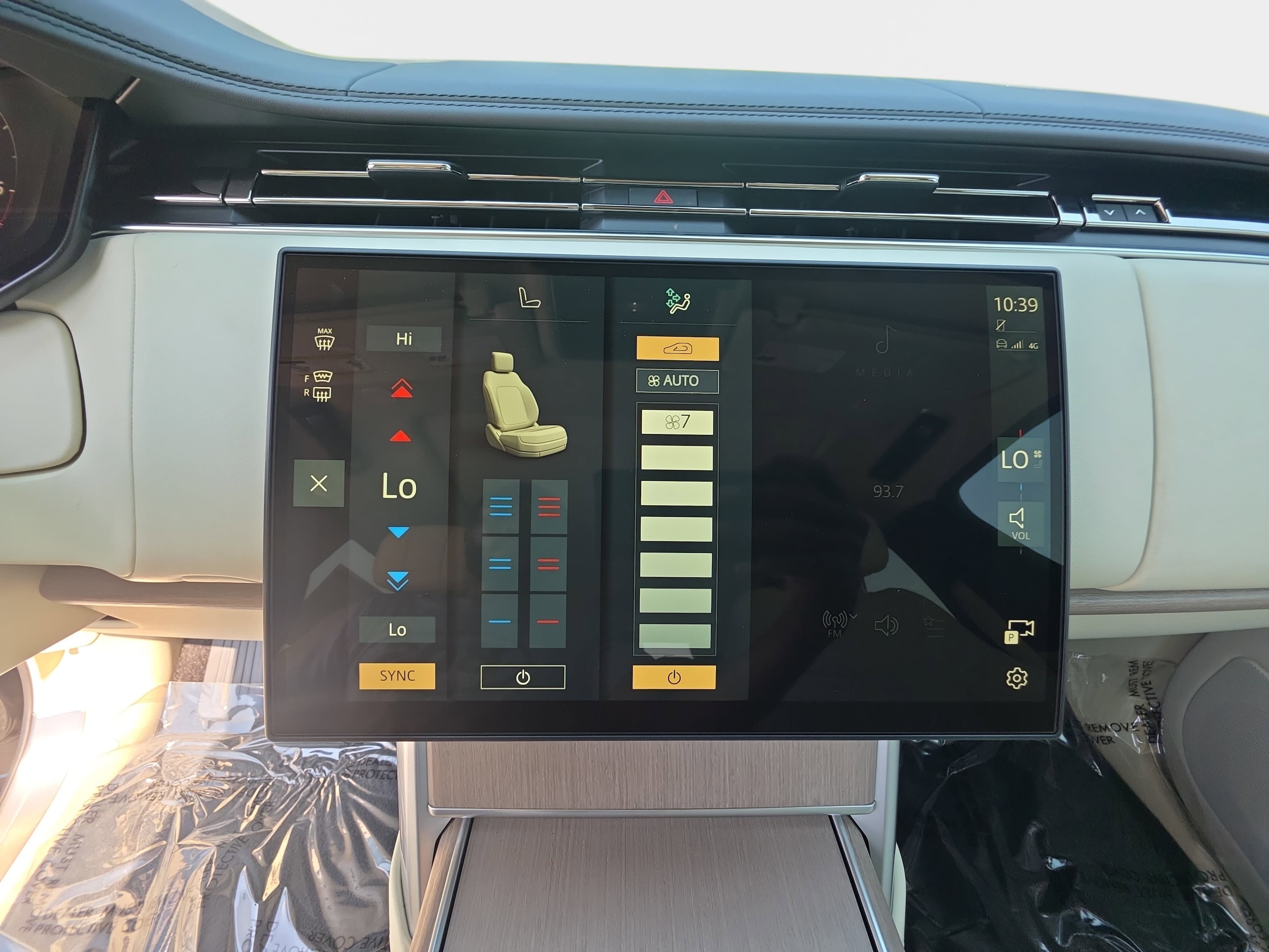 2026 Land Rover Range Rover SE - Photo 23