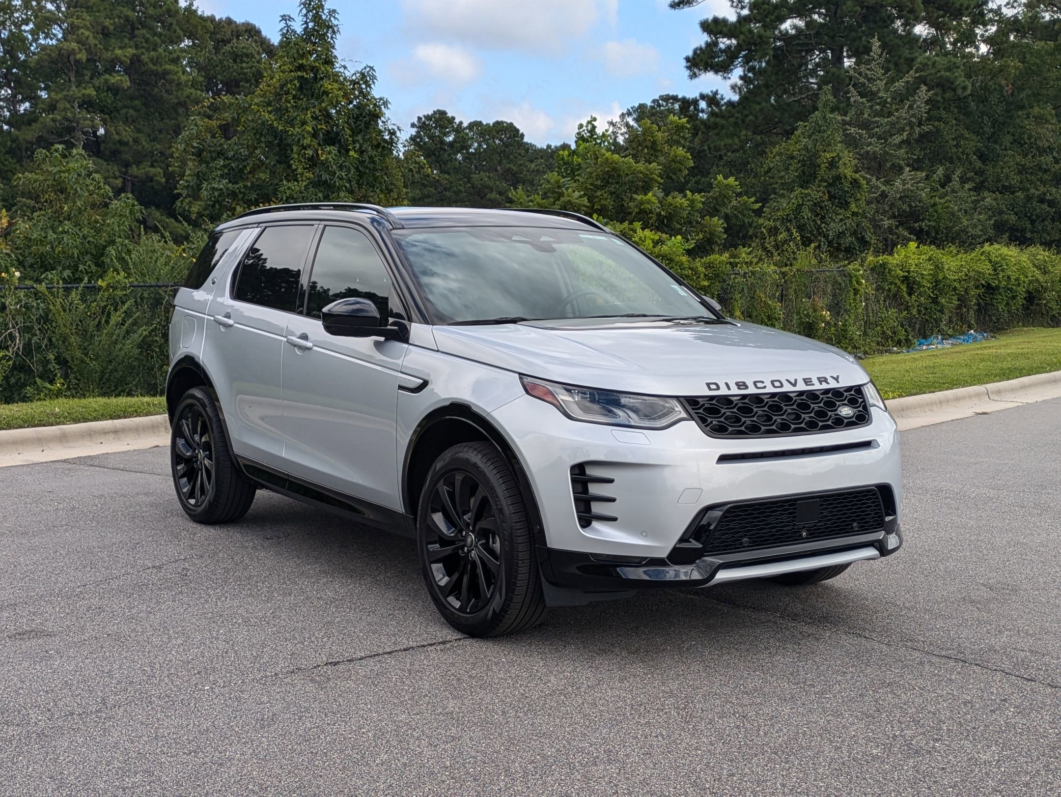 2024 Land Rover Discovery Sport Dynamic SE photo 2