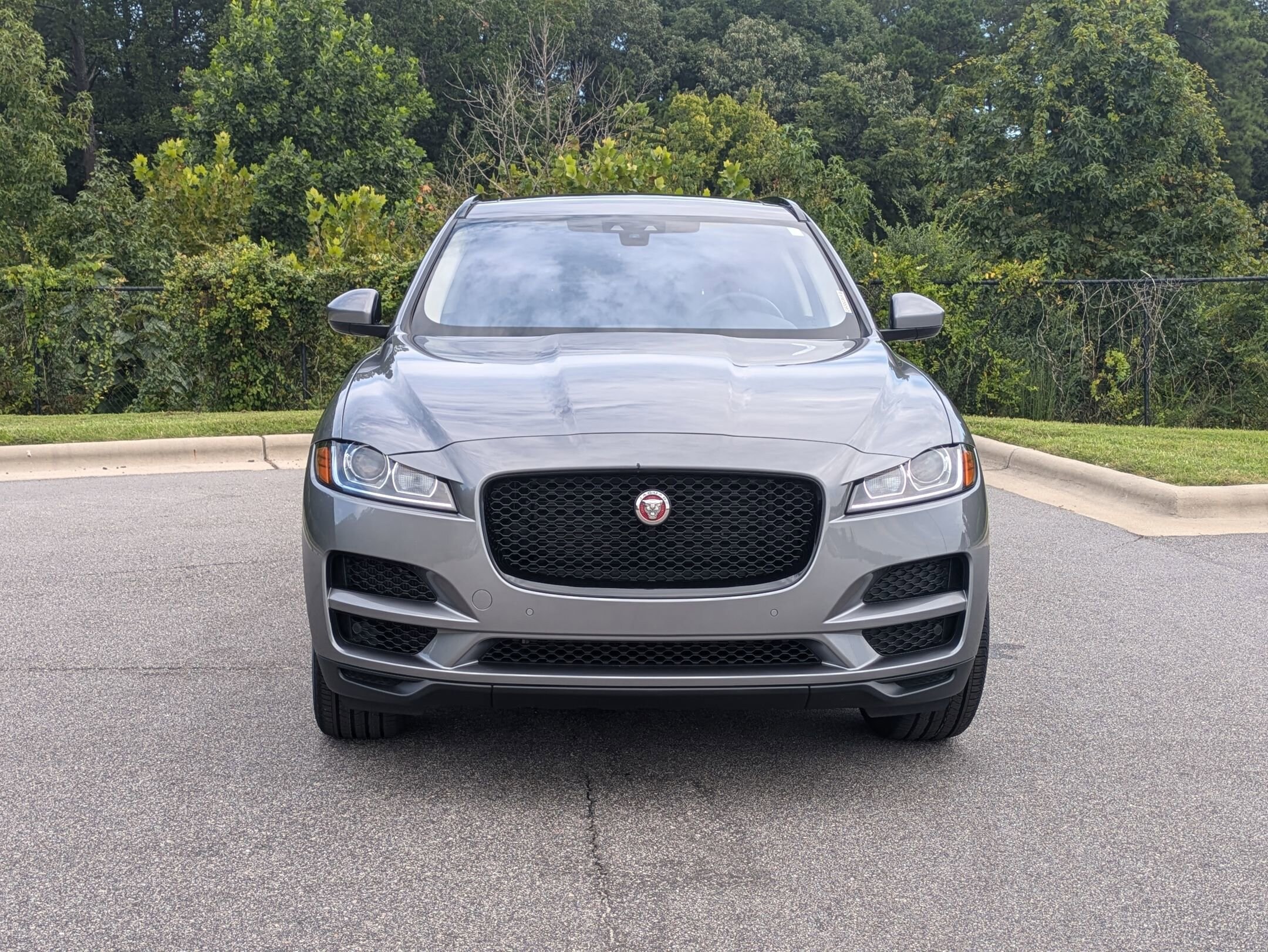 2020 Jaguar F-PACE Premium photo 2
