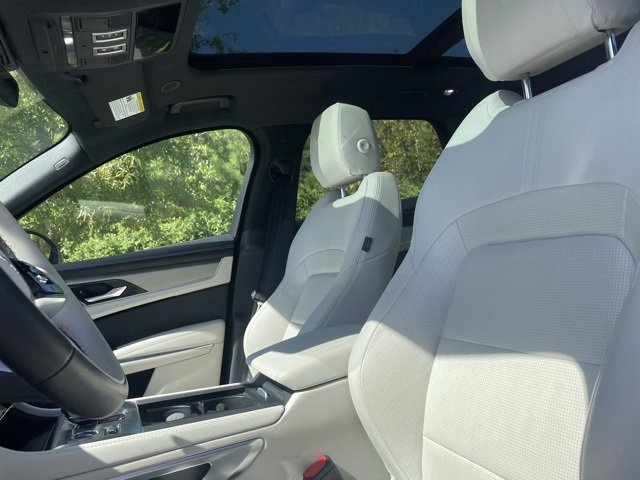 2025 Jaguar F-PACE P250 R-Dynamic S photo 3