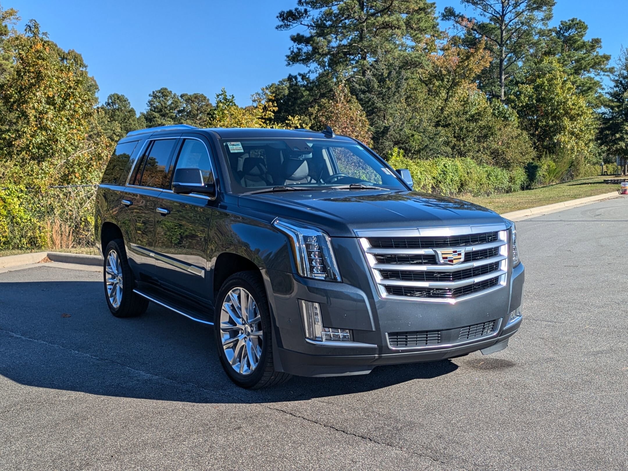 2020 Cadillac Escalade Premium Luxury photo 3