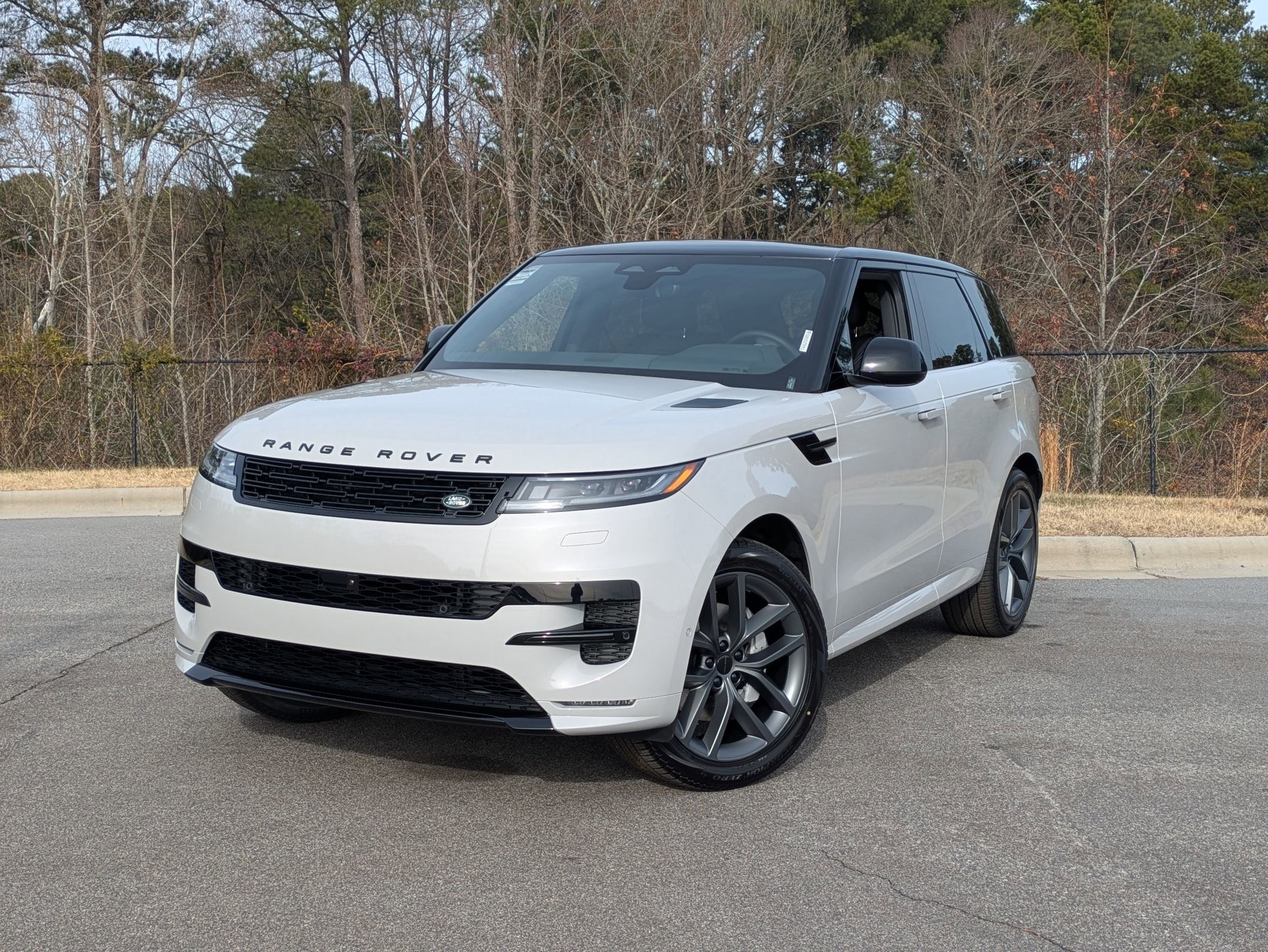 2026 Land Rover Range Rover Sport Dynamic SE's photo