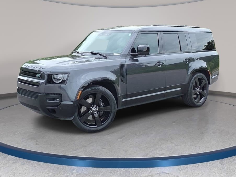 2025 Land Rover Defender 130 V8 P500's photo