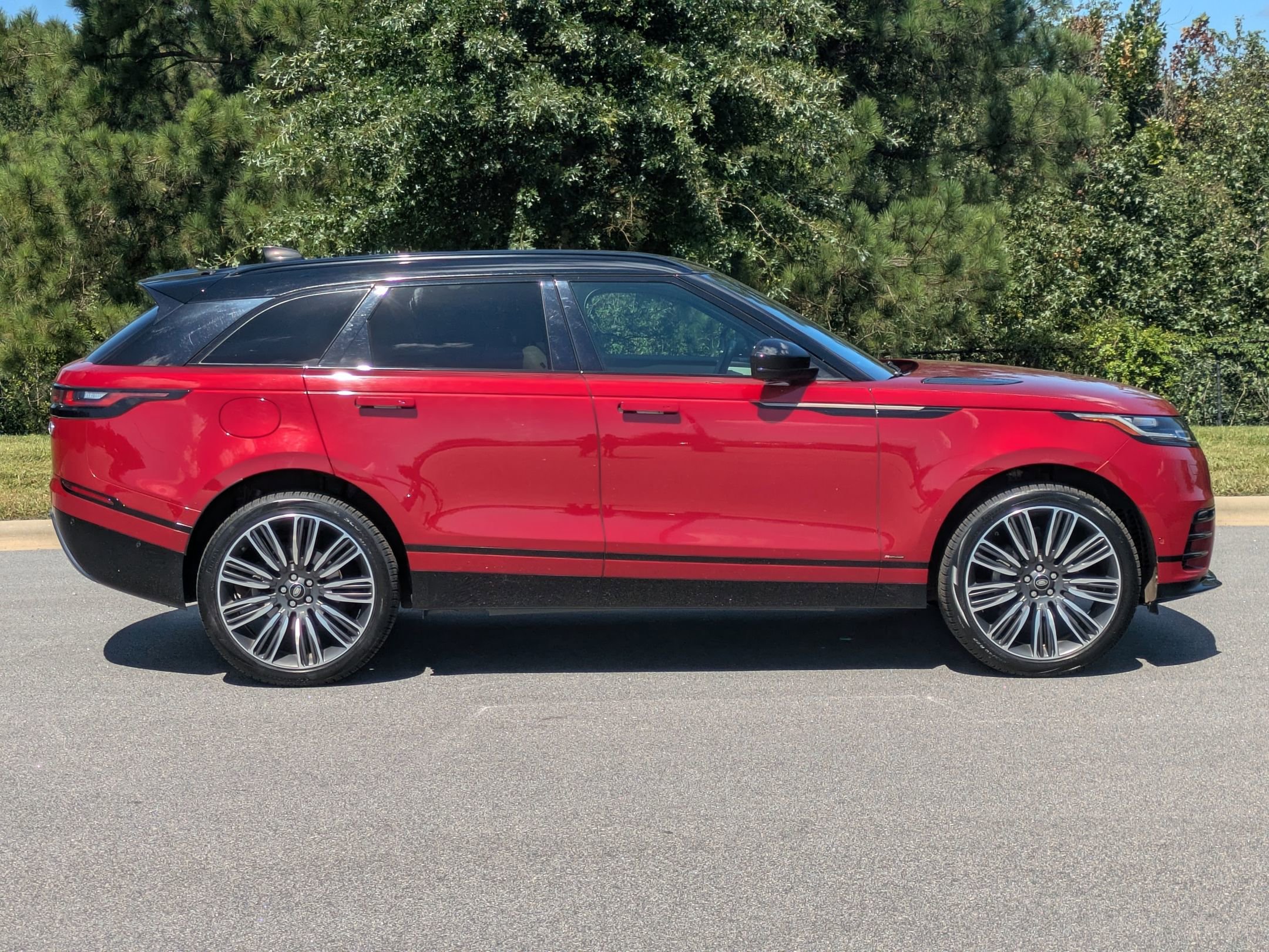 2019 Land Rover Range Rover Velar R-Dynamic SE photo 3