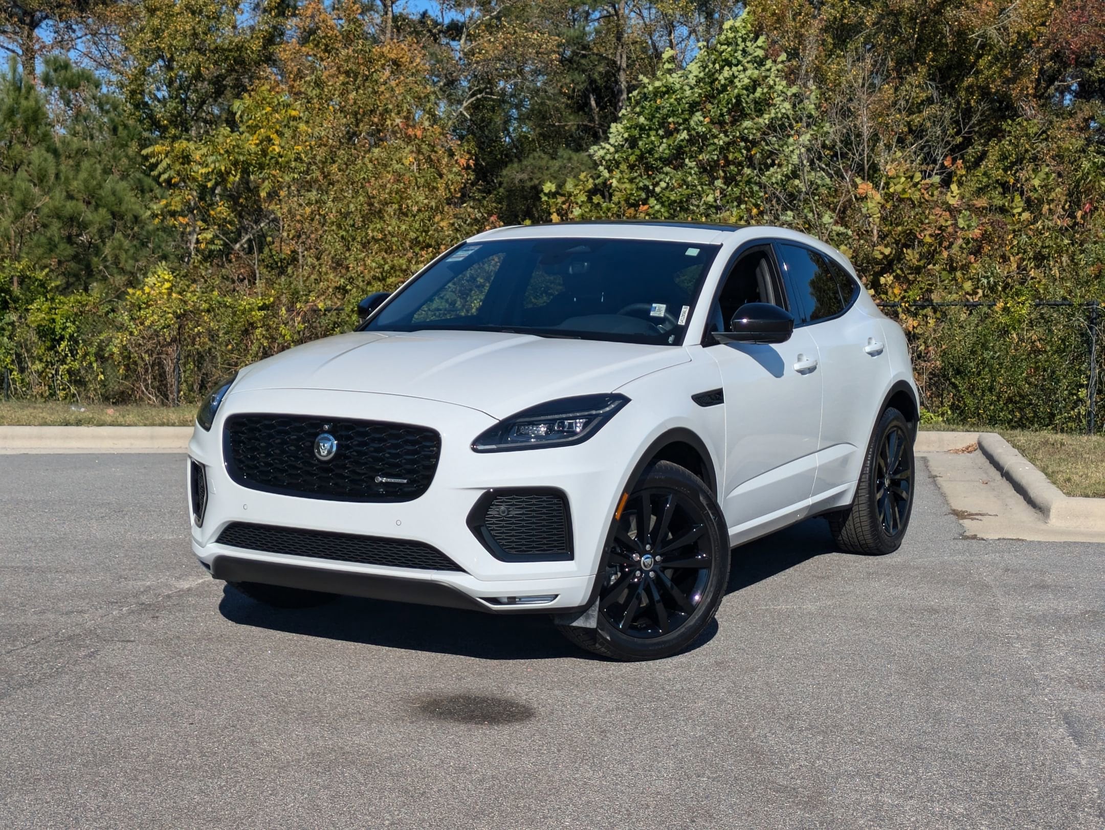 2024 Jaguar E-Pace R-DYNAMIC SE's photo
