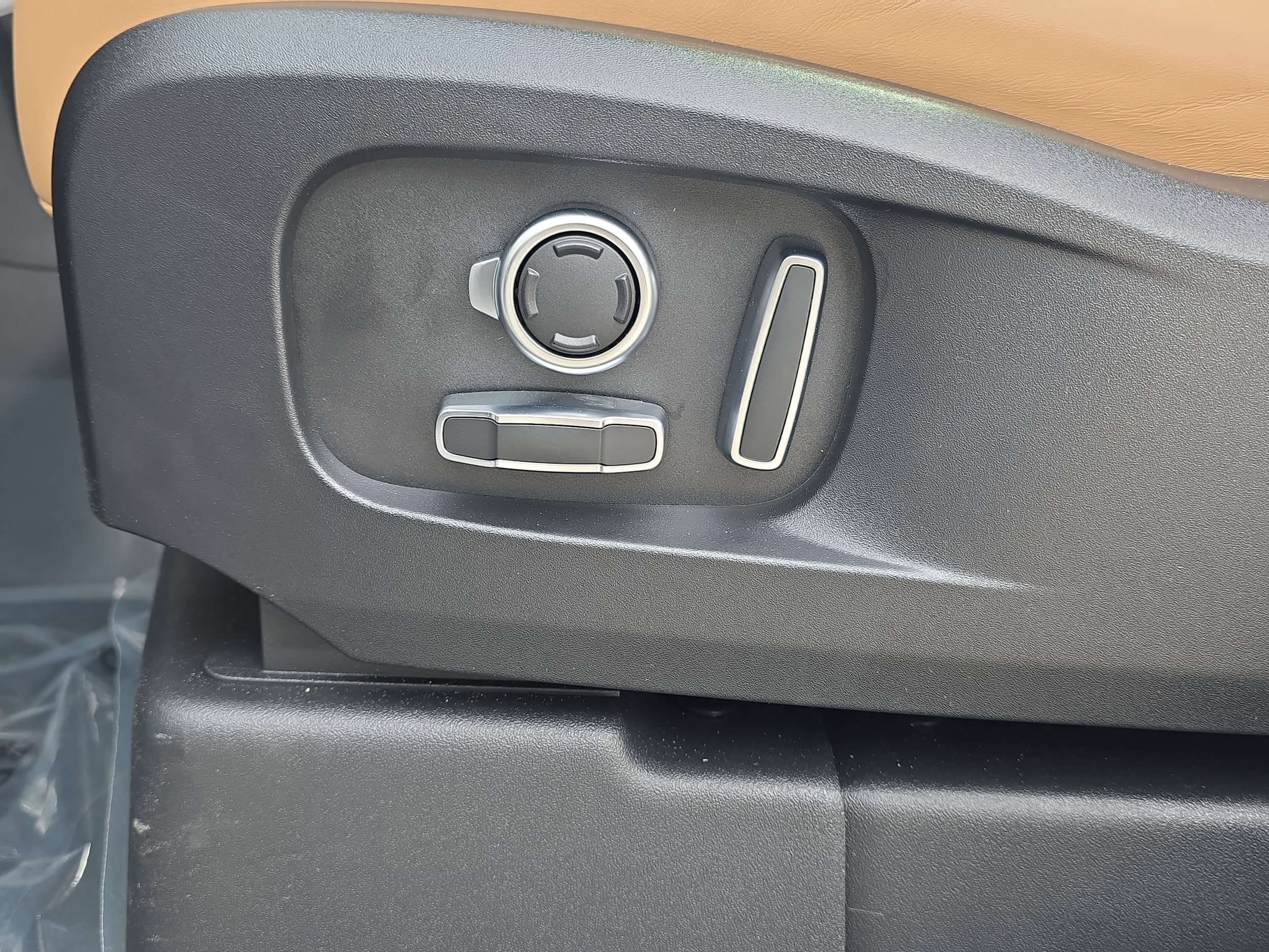 2026 Land Rover Defender X-Dynamic SE - Photo 30