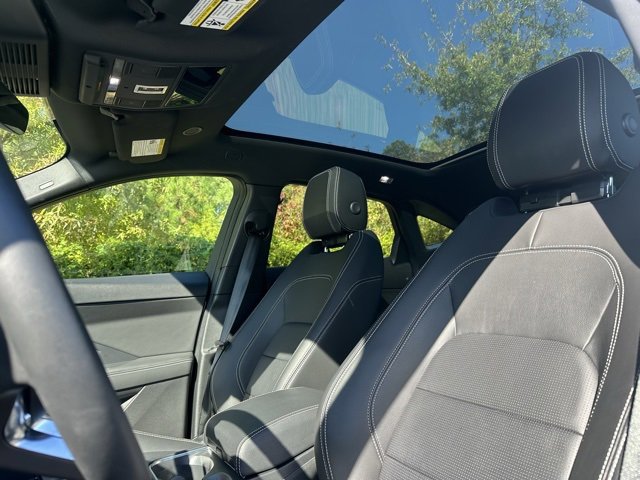 2024 Jaguar E-PACE R-Dynamic SE photo 3