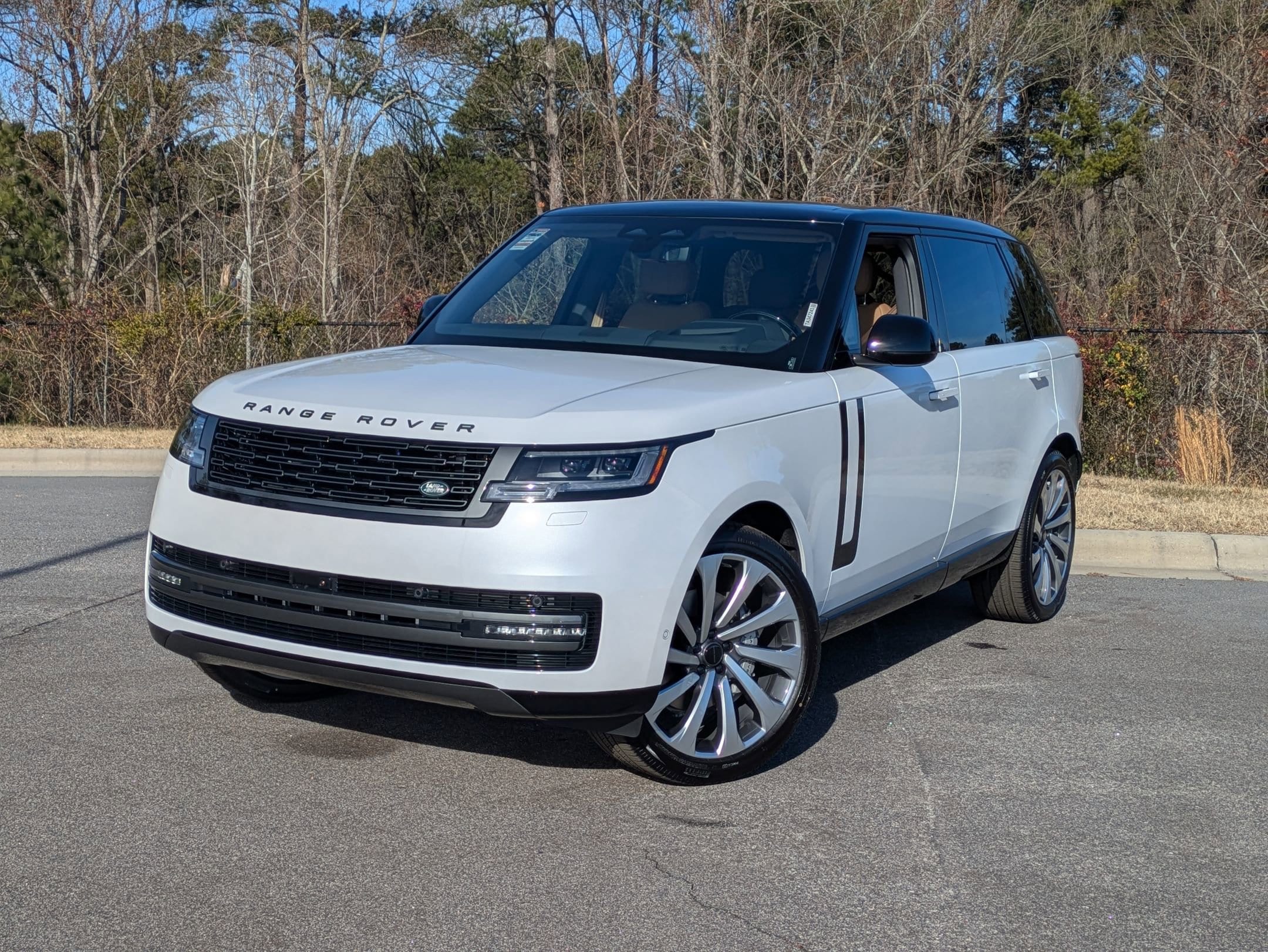 2026 Land Rover Range Rover SE's photo