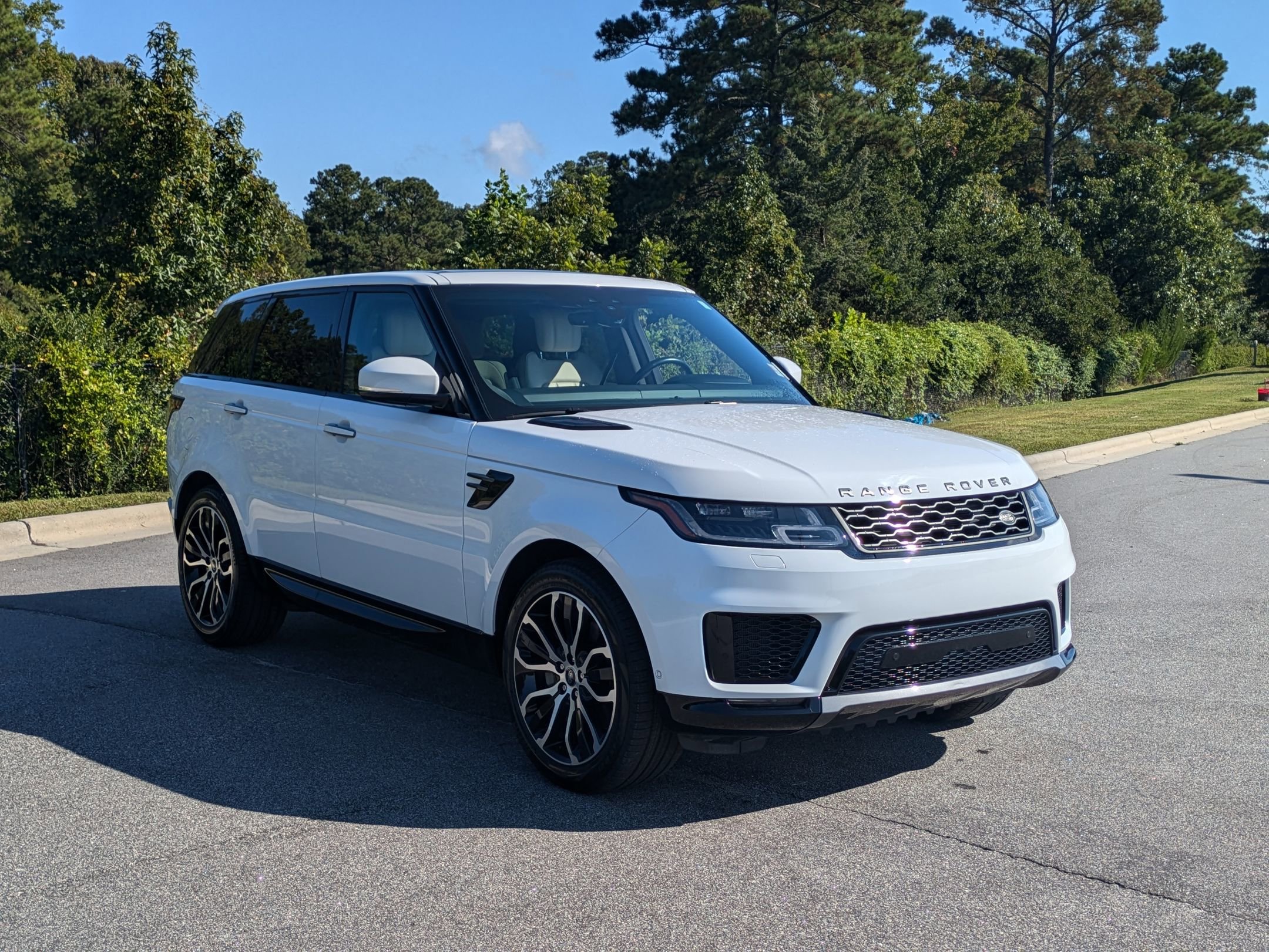 2022 Land Rover Range Rover Sport HSE Silver Edition photo 3