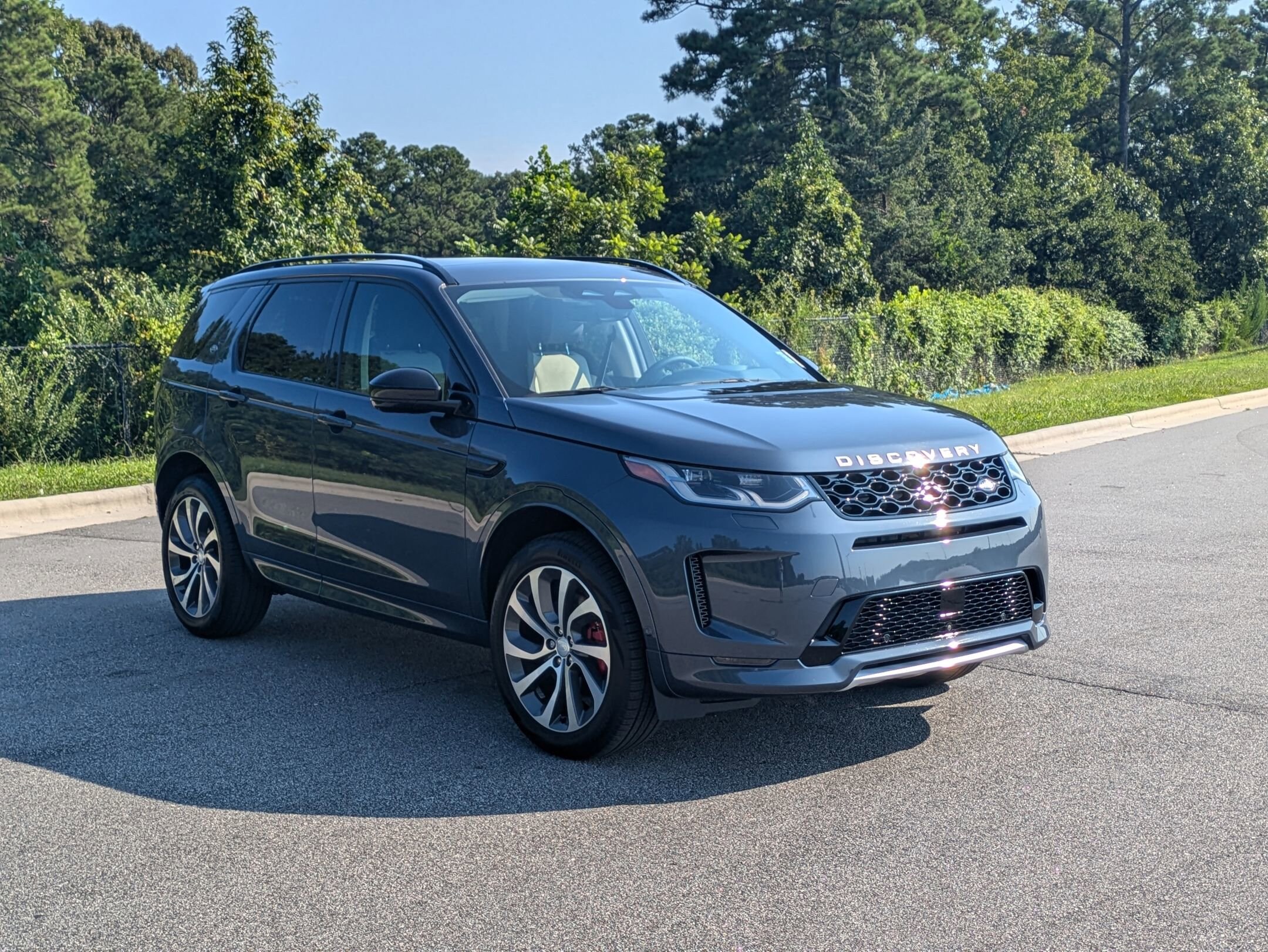 2025 Land Rover Discovery Sport S photo 3