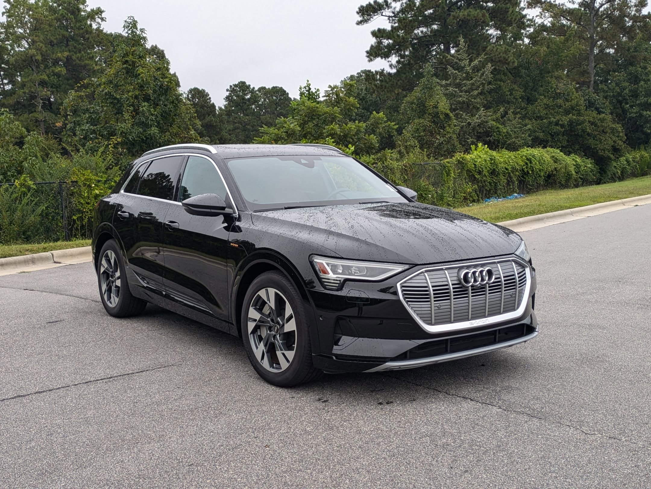 2022 Audi e-tron Premium Plus photo 3