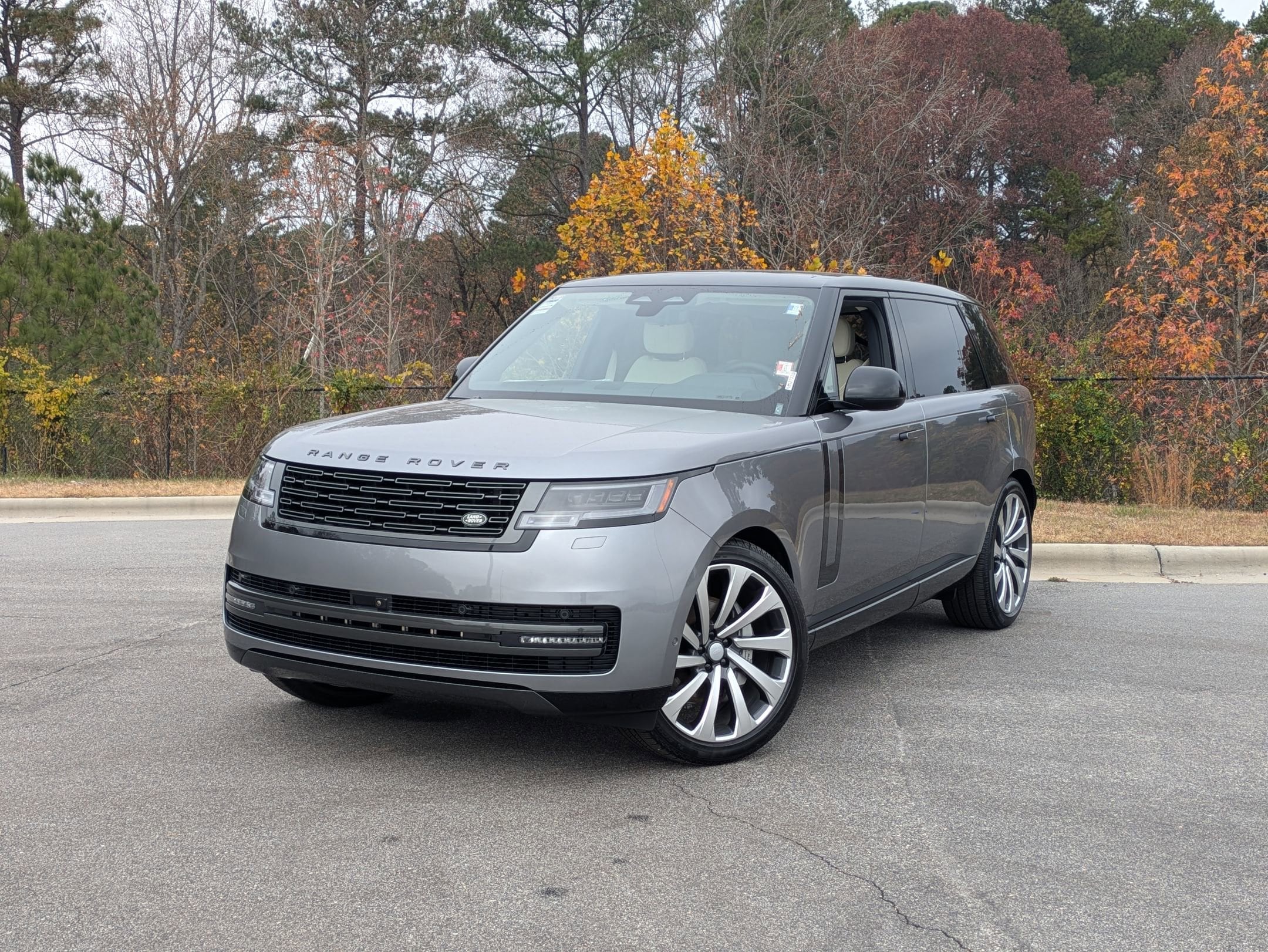 2025 Land Rover Range Rover SE's photo