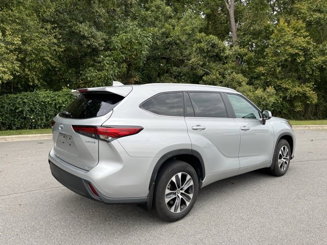 2023 Toyota Highlander Hybrid XLE photo 2