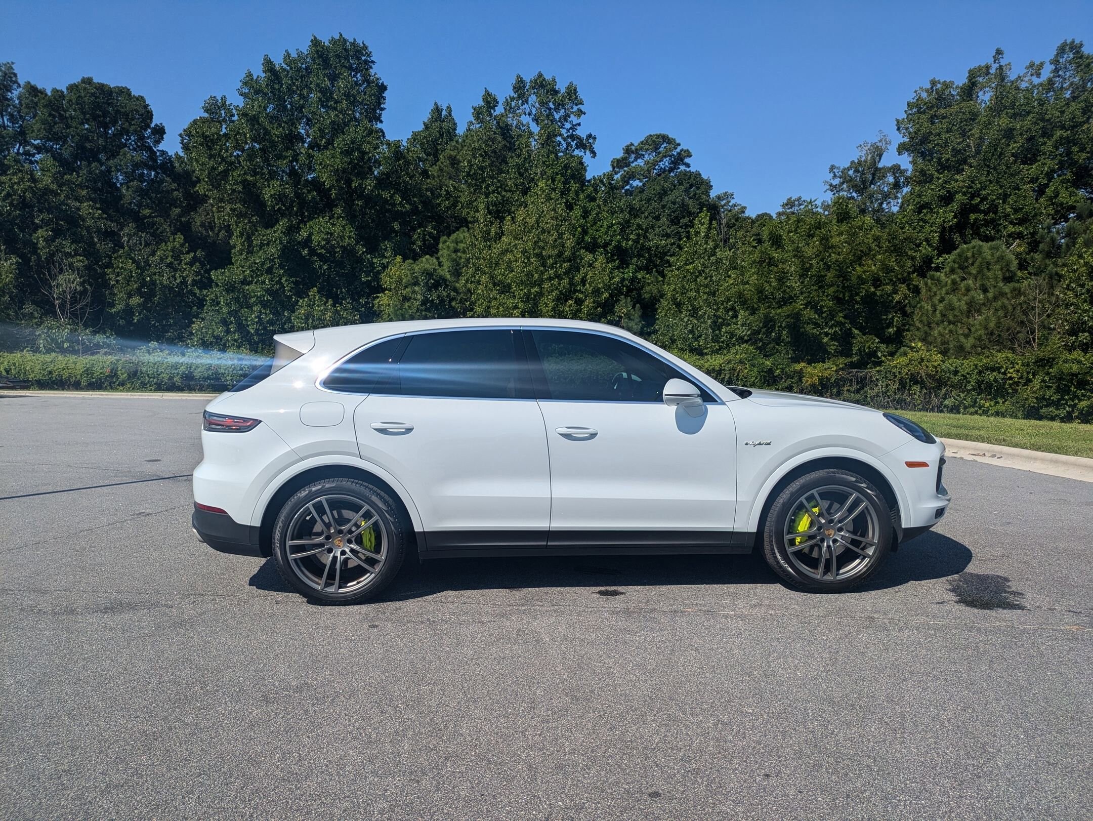 2022 Porsche Cayenne E-Hybrid Base photo 4