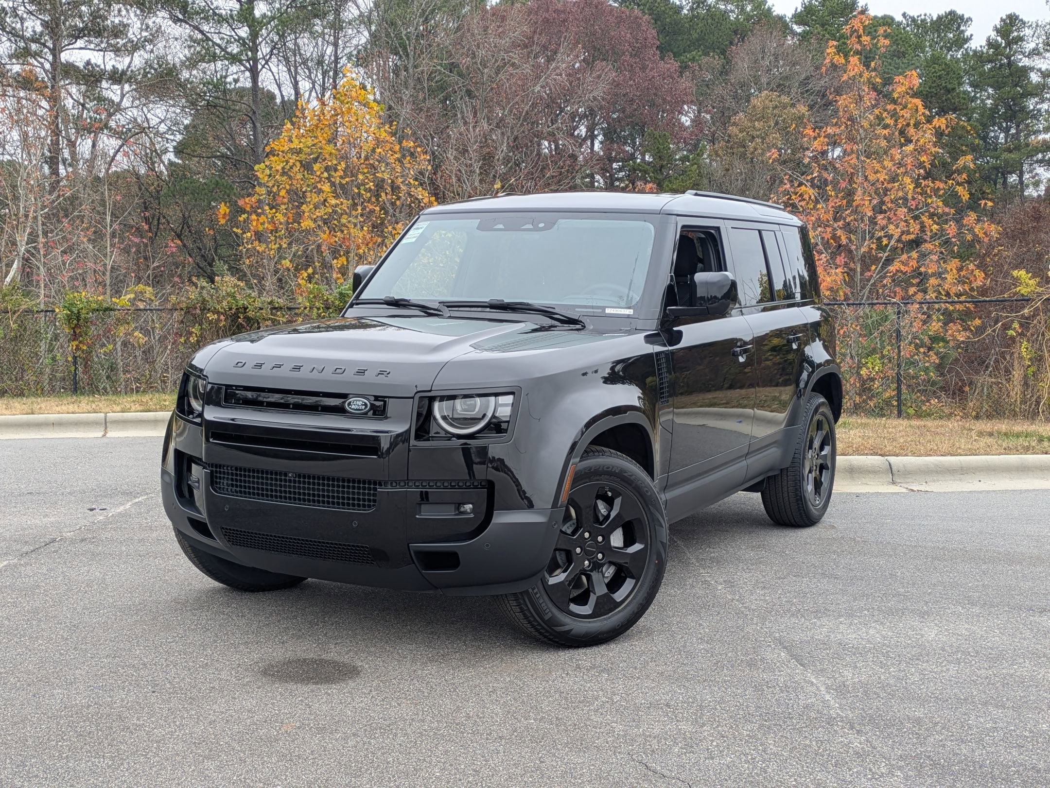 2026 Land Rover Defender S's photo