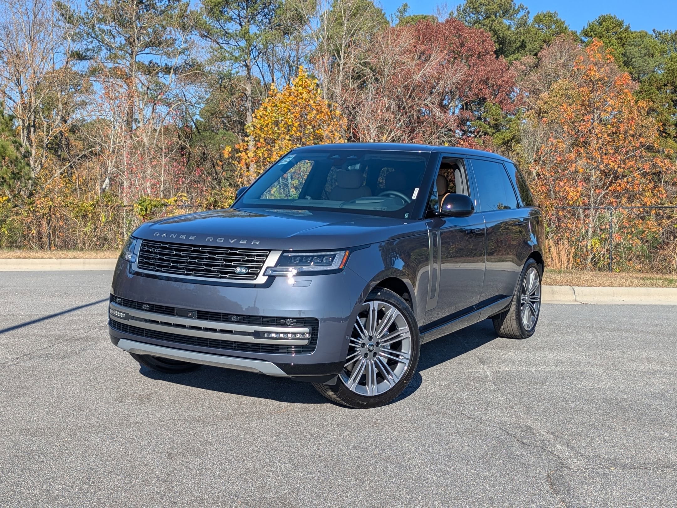 2025 Land Rover Range Rover SE's photo