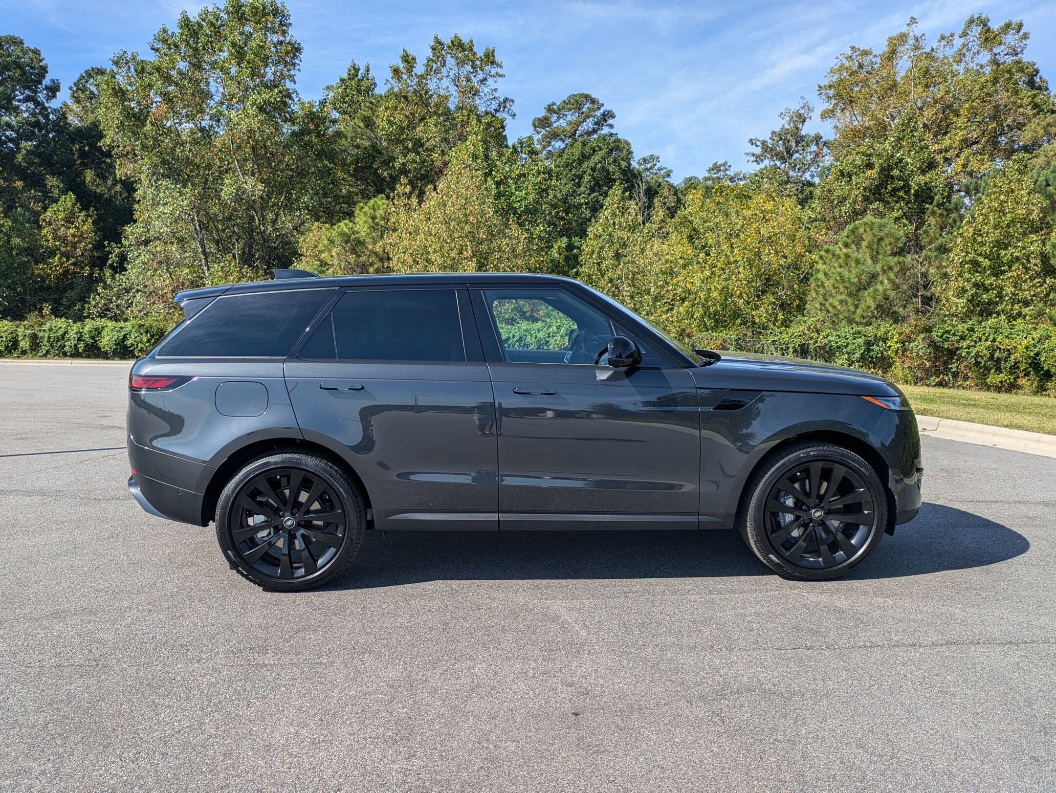 2025 Land Rover Range Rover Sport SE photo 4