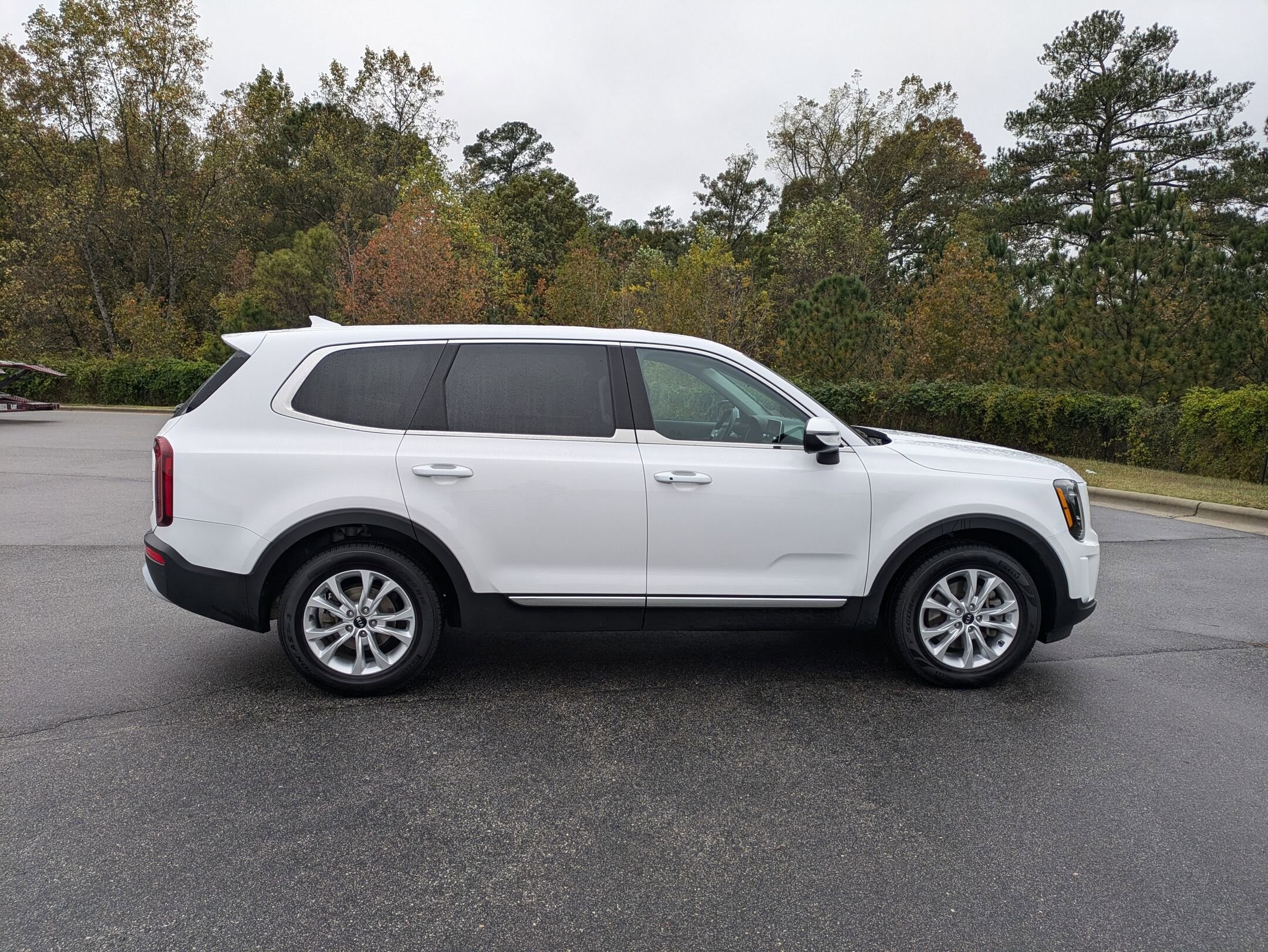 2021 Kia Telluride LX photo 2