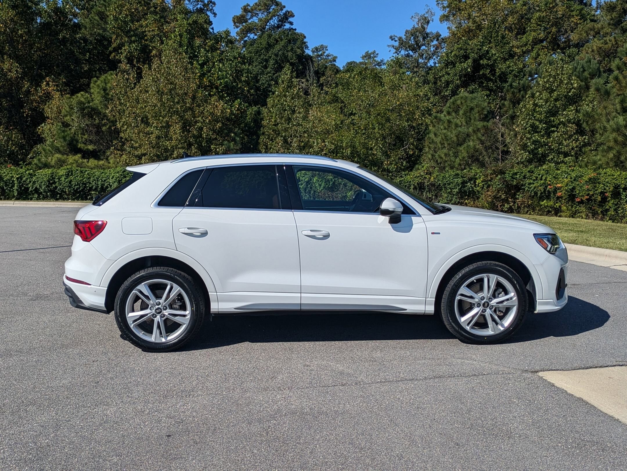 2023 Audi Q3 S line Premium photo 4