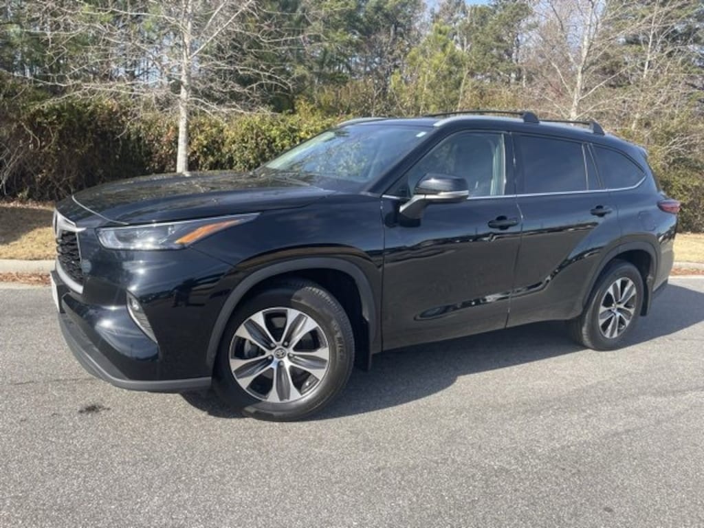 Used 2022 Toyota Highlander XLE SUV