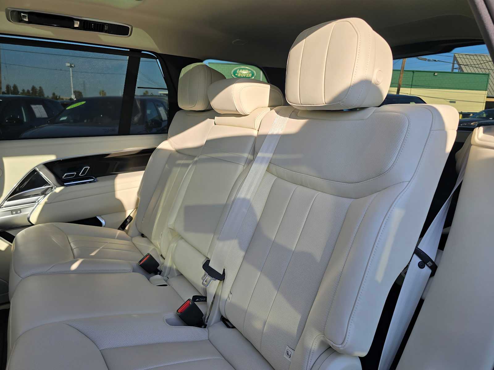 2025 Land Rover Range Rover SE - Photo 17