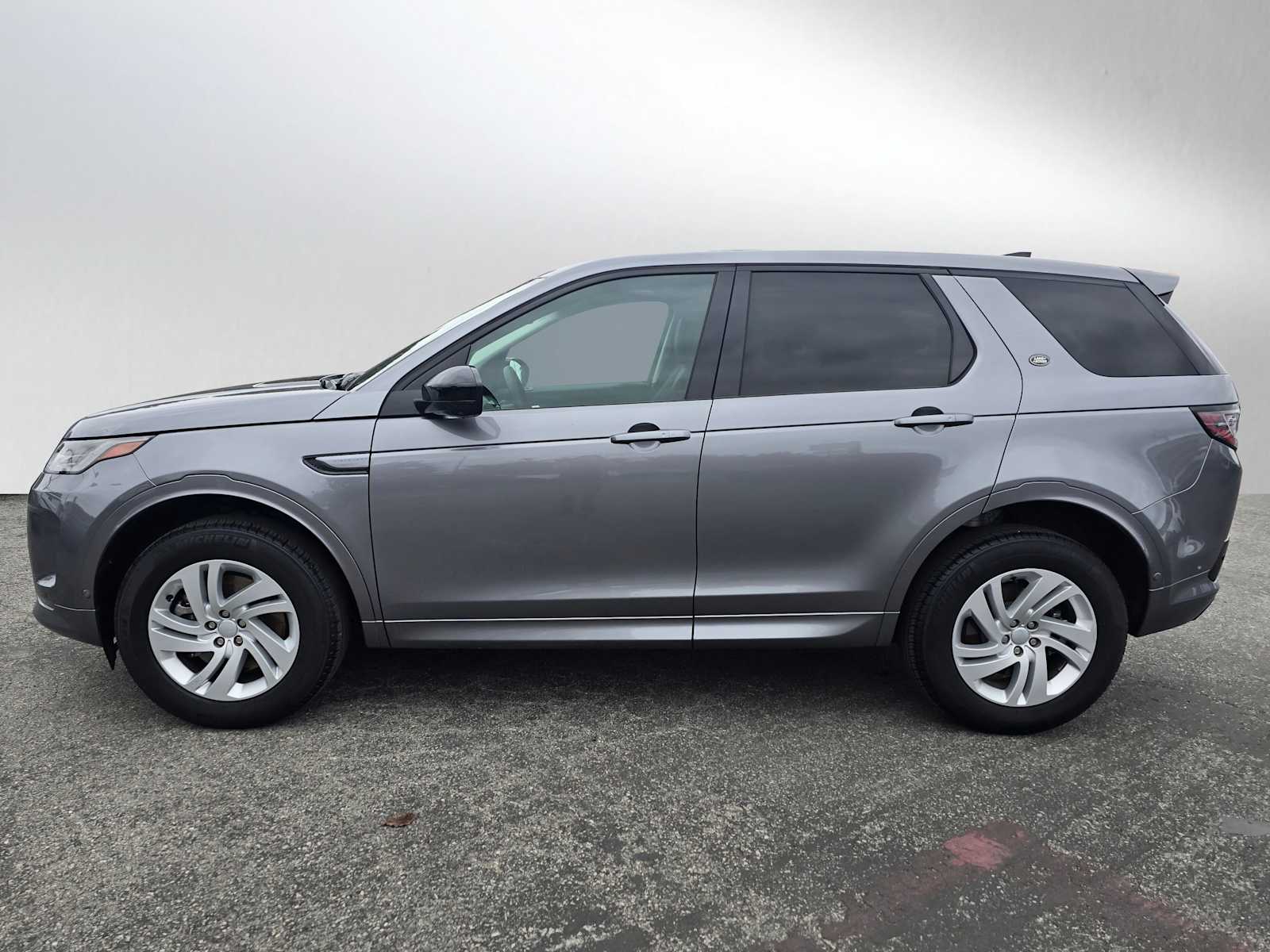2024 Land Rover Discovery Sport S photo 2