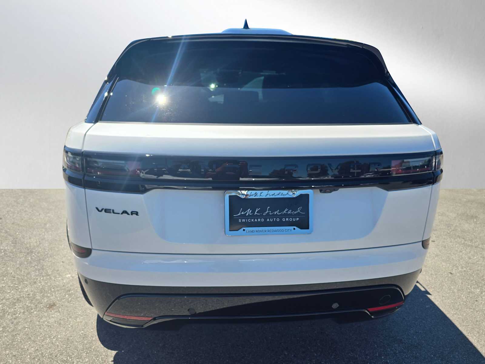 2026 Land Rover Range Rover Velar P400 Dynamic SE photo 3