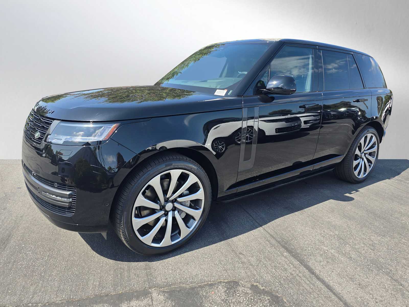 2025 Land Rover Range Rover SE's photo