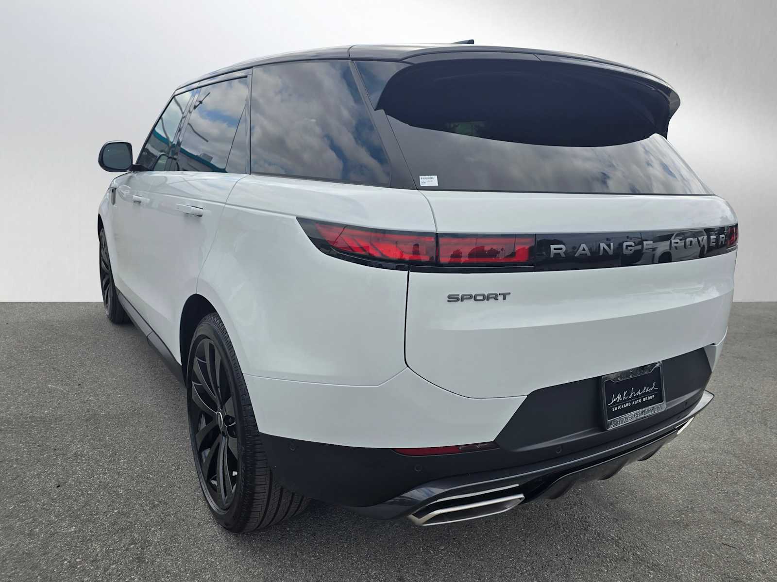 2025 Land Rover Range Rover SE photo 3