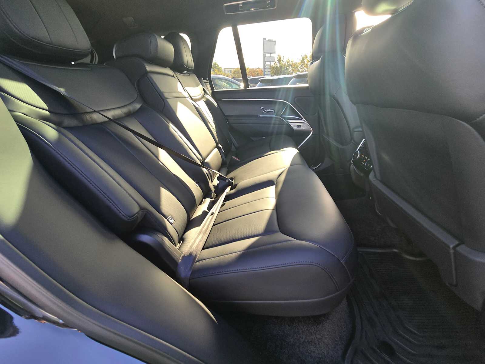 2025 Land Rover Range Rover SE - Photo 14