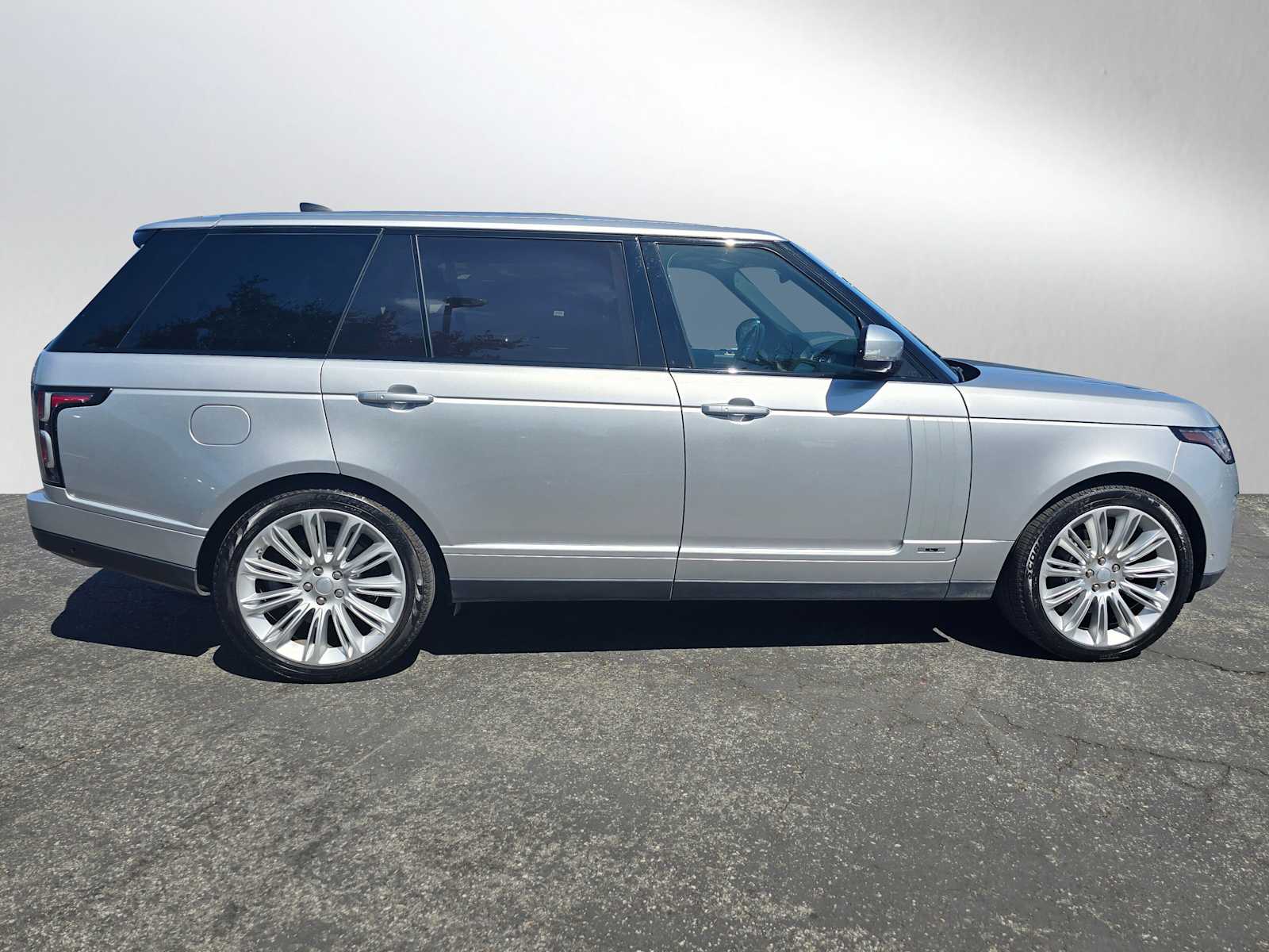 2019 Land Rover Range Rover SuperCharged photo 2