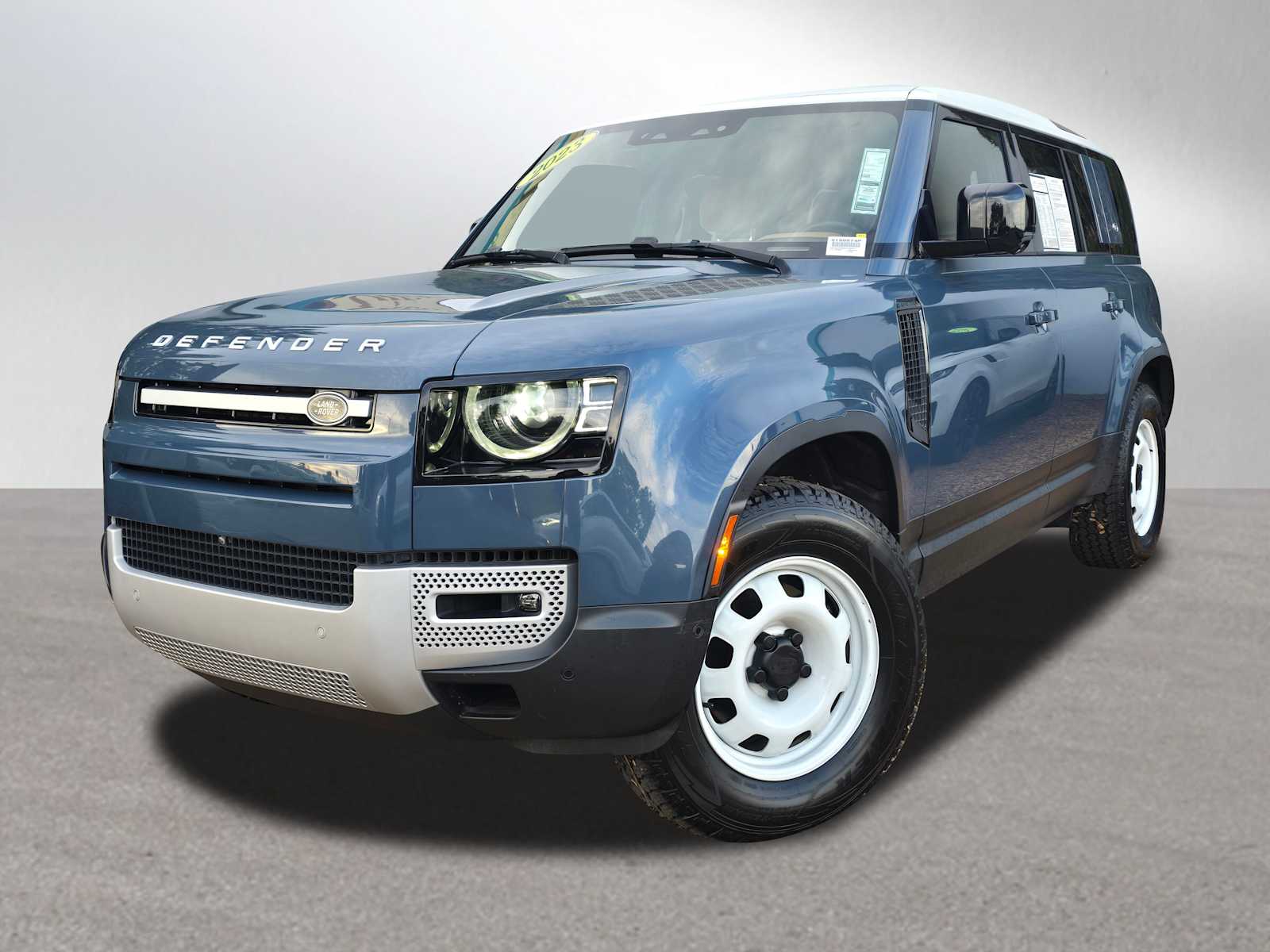 2023 Land Rover Defender S's photo