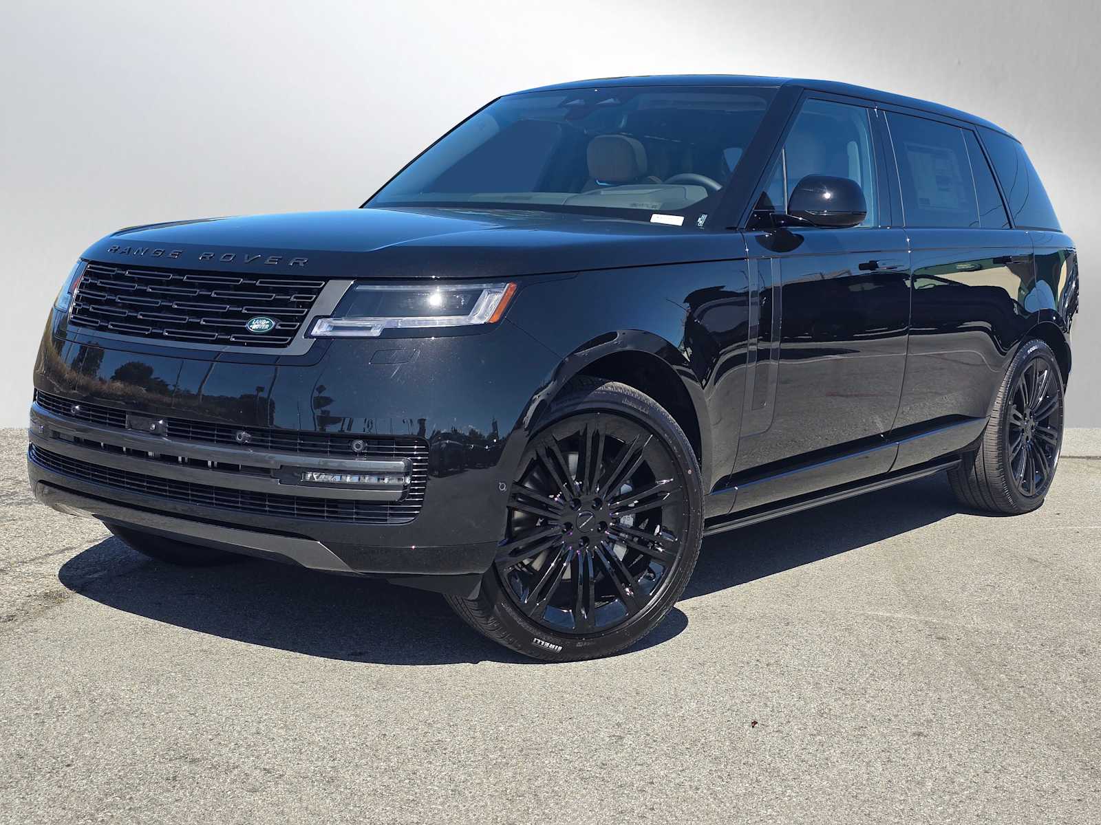 2026 Land Rover Range Rover 3.0 SE LWB 7's photo