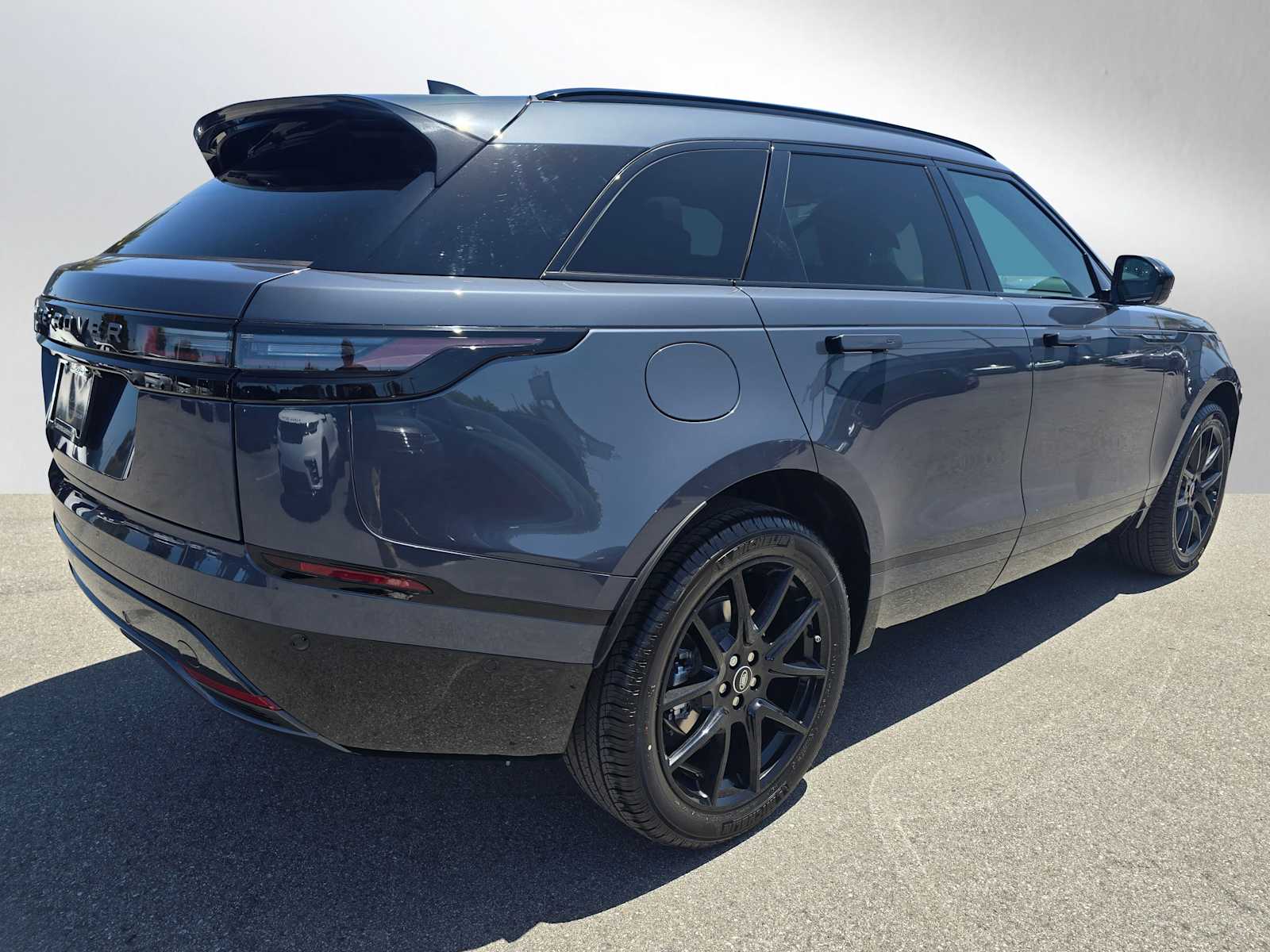 2026 Land Rover Range Rover Velar SE photo 3
