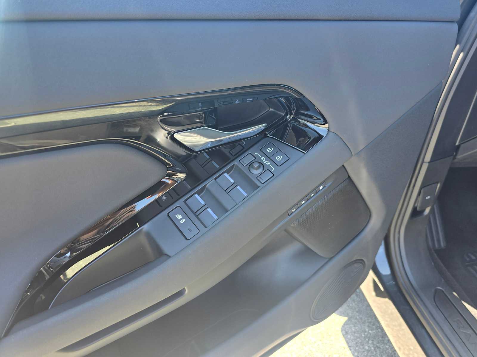 2026 Land Rover Range Rover Evoque S - Photo 23