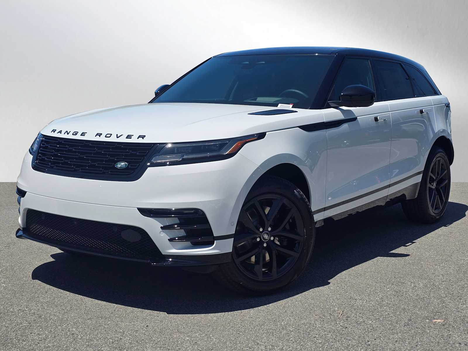 2026 Land Rover Range Rover Velar Dynamic SE