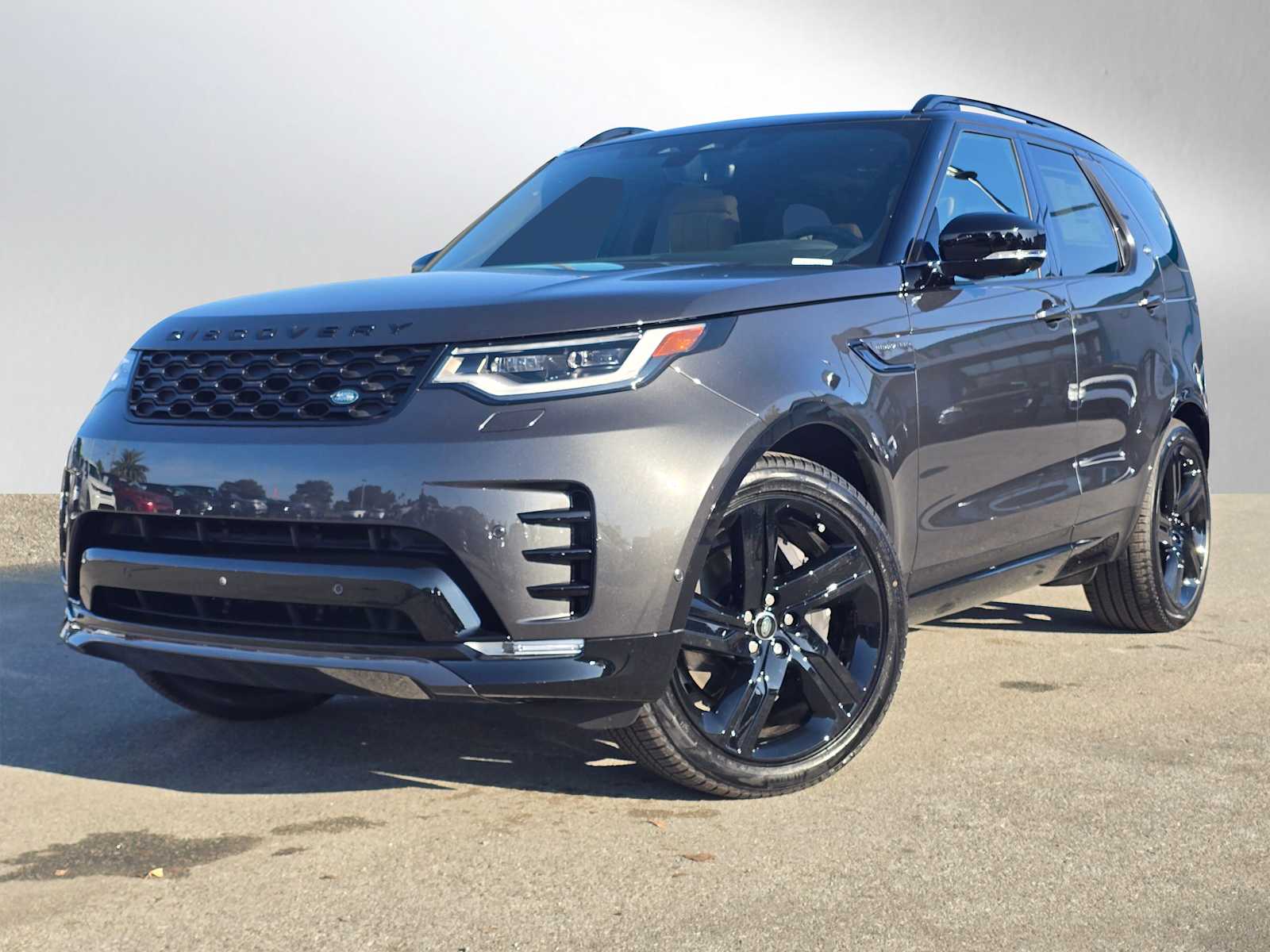2025 Land Rover Discovery Dynamic SE's photo