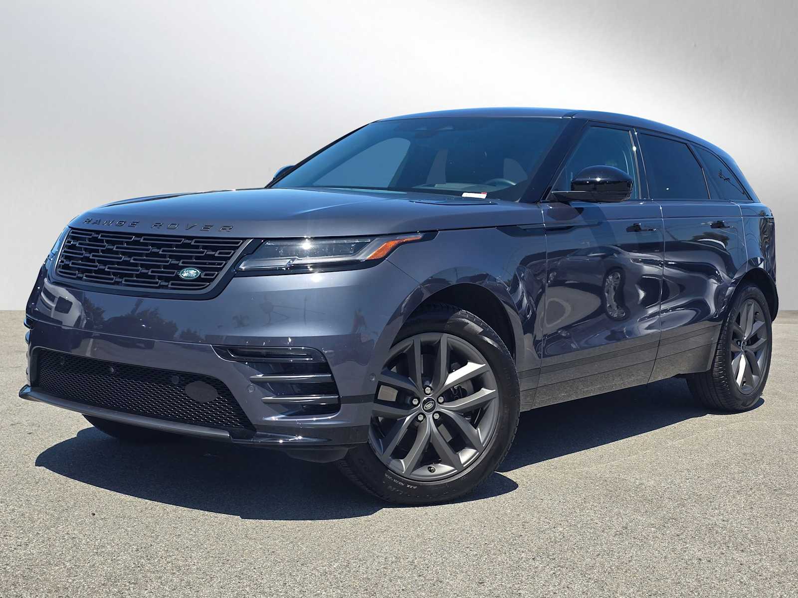 2026 Land Rover Range Rover Velar P250 Dynamic SE's photo