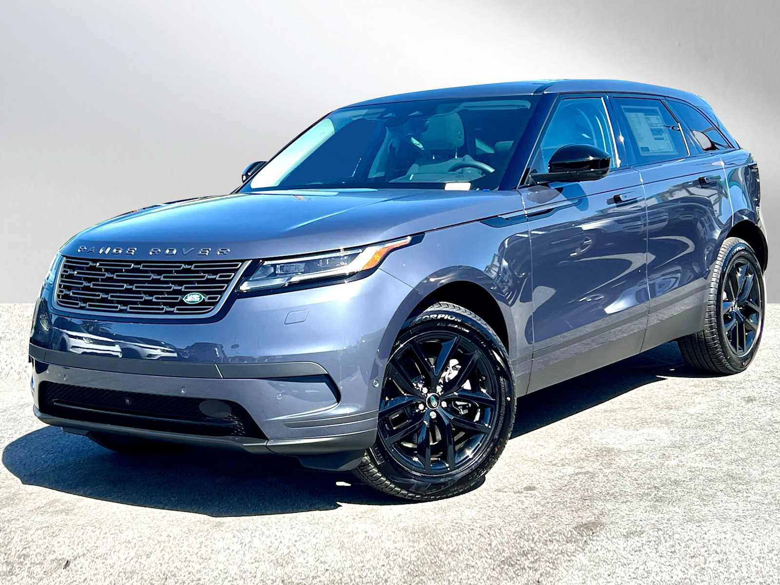 2025 Land Rover Range Rover Velar S photo 3