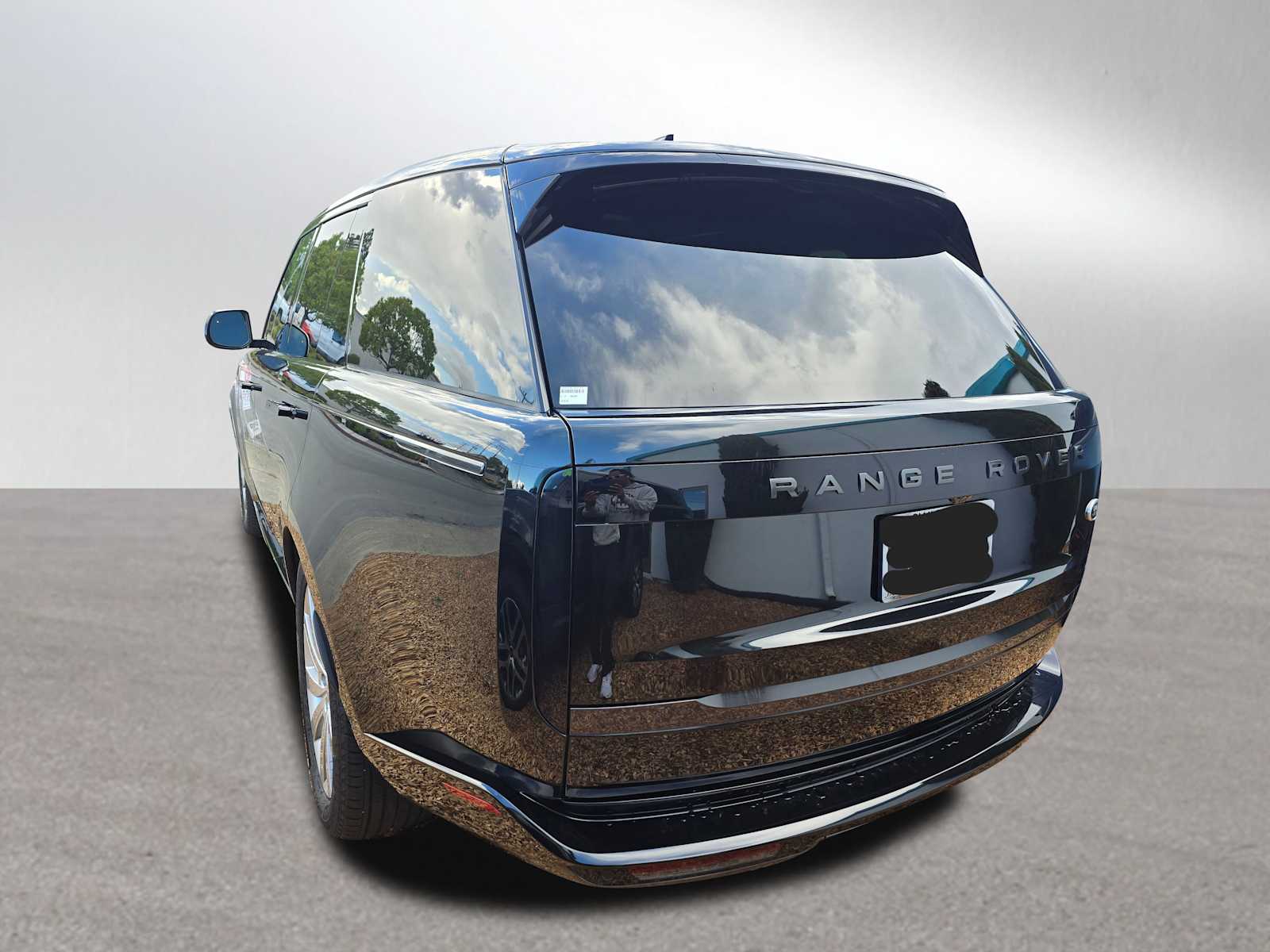 2023 Land Rover Range Rover SE photo 2