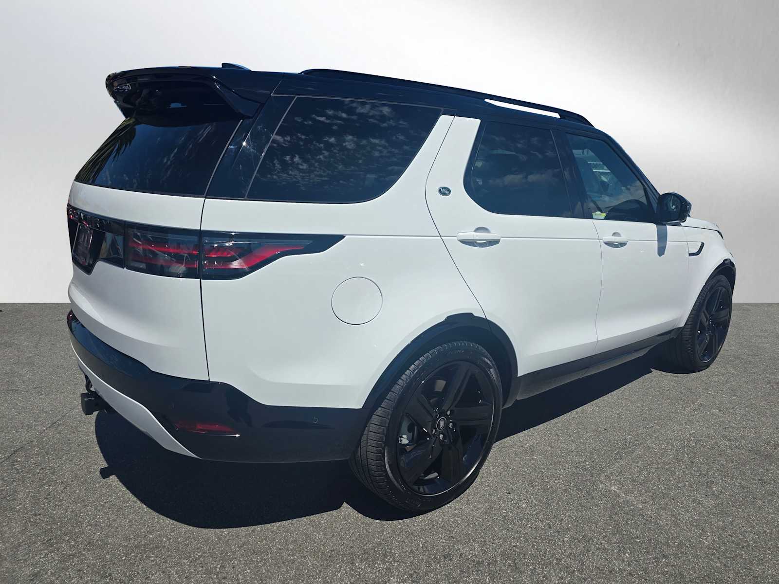 2025 Land Rover Discovery SE photo 3