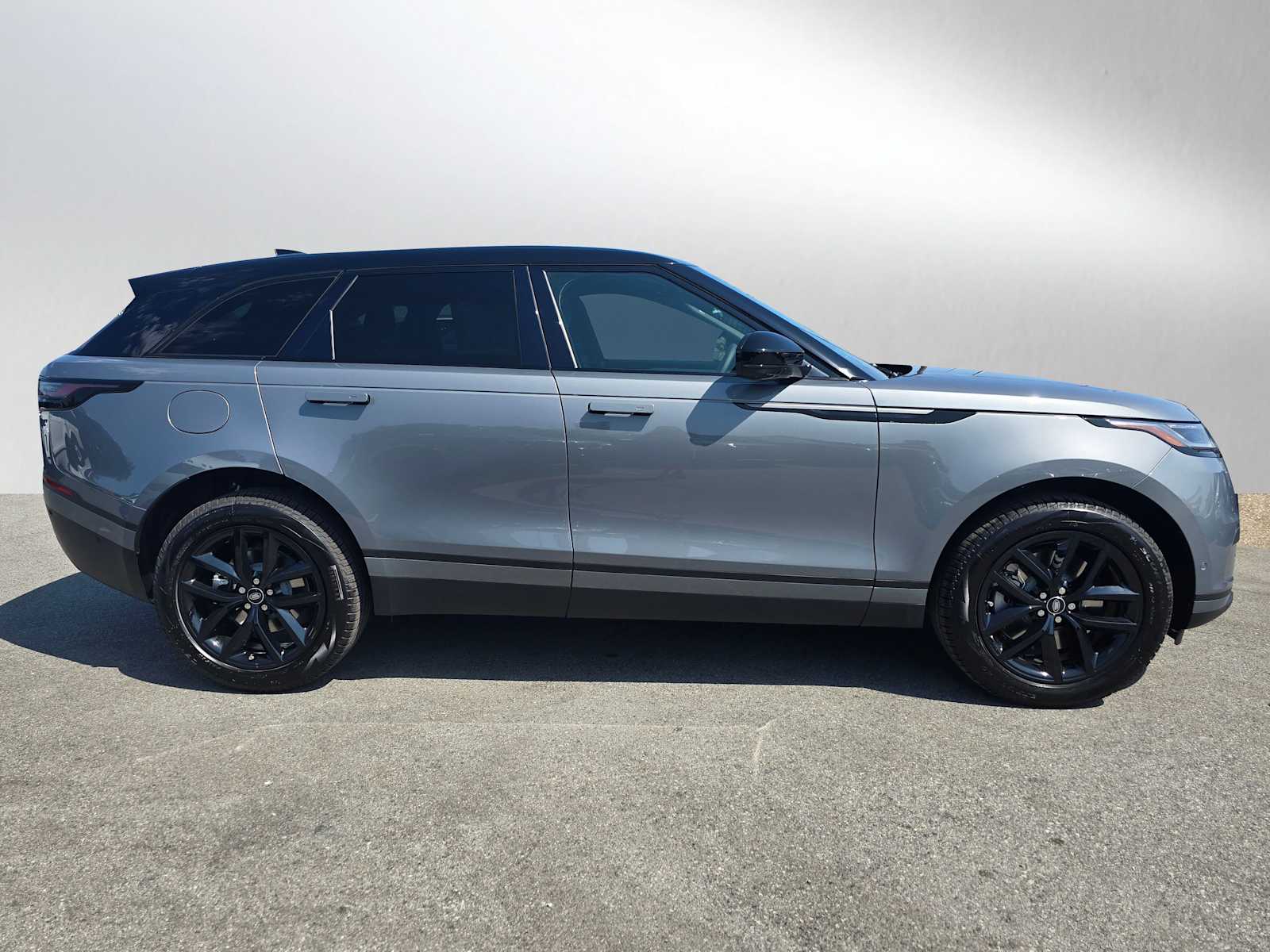 2026 Land Rover Range Rover Velar P250 S photo 2