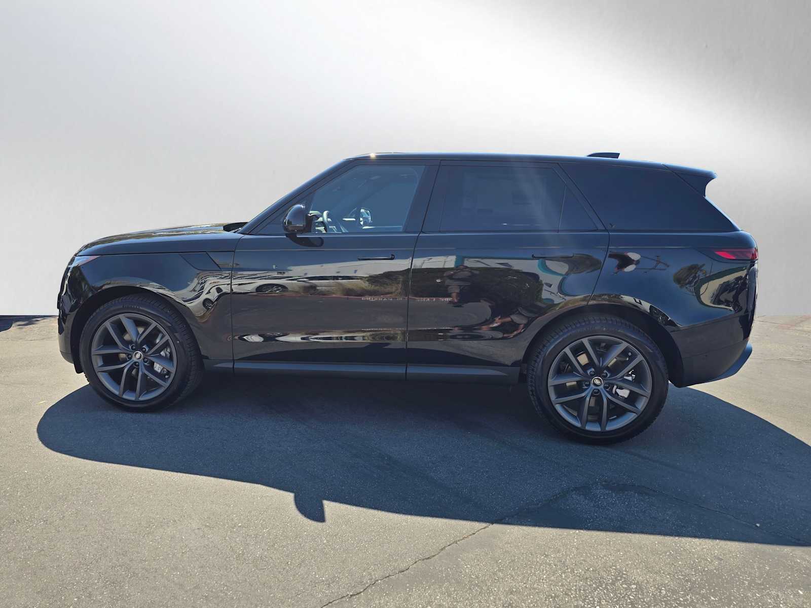 2025 Land Rover Range Rover Sport SE photo 4