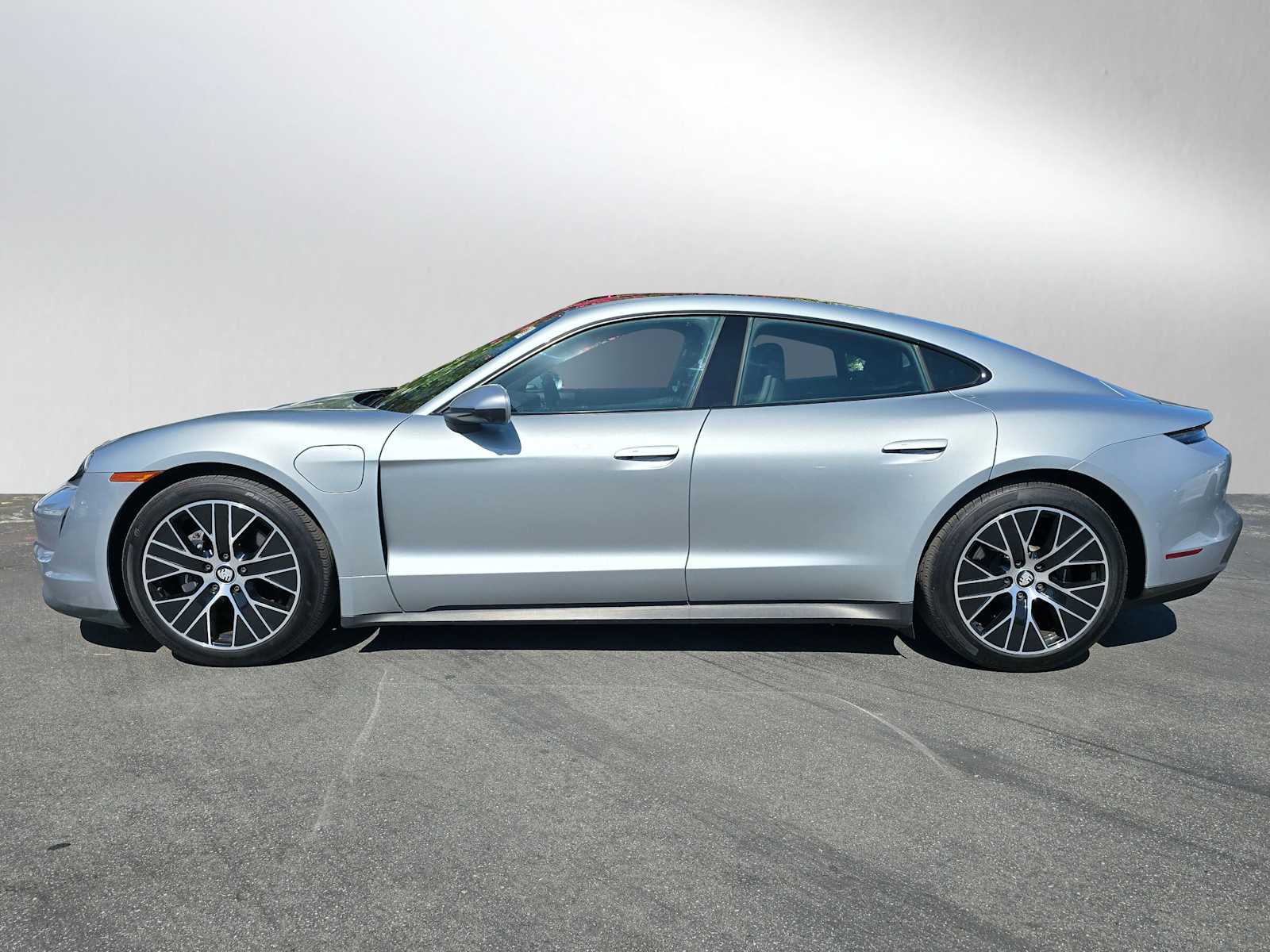 2023 Porsche Taycan photo 2