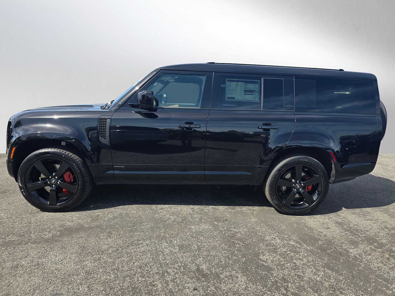 2025 Land Rover Defender X photo 2