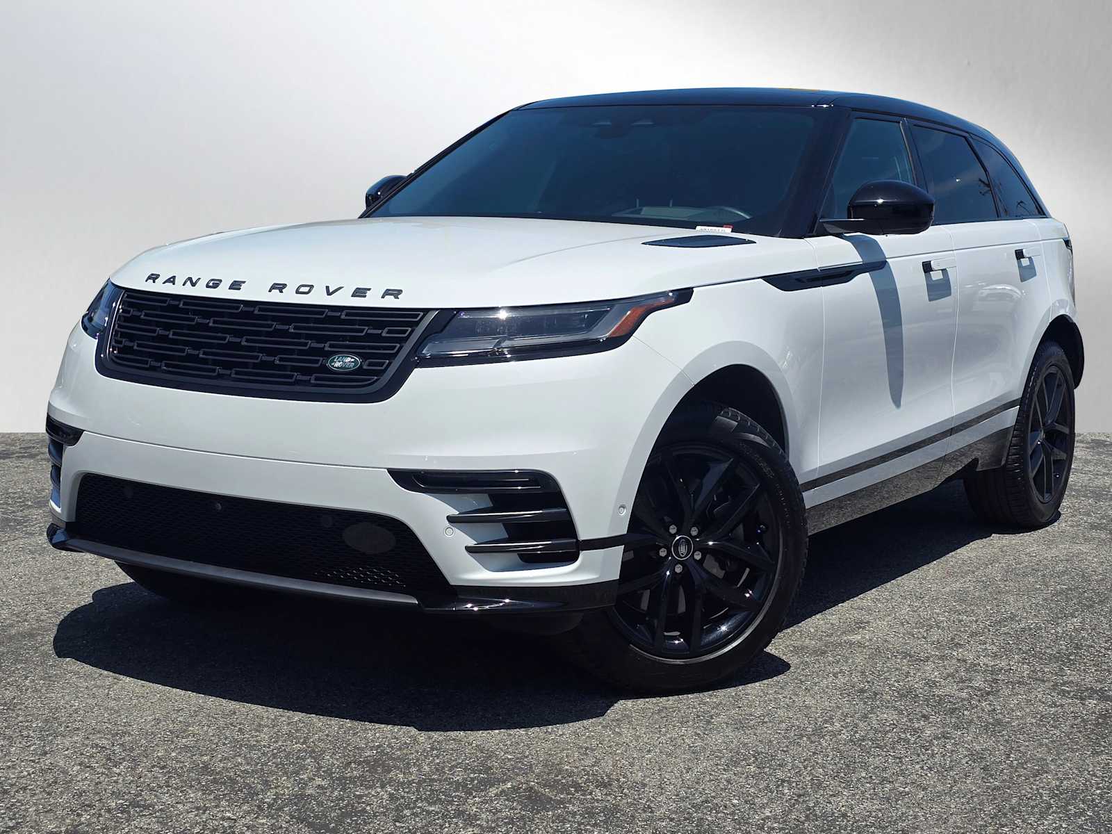 2026 Land Rover Range Rover Velar P250 Dynamic SE's photo