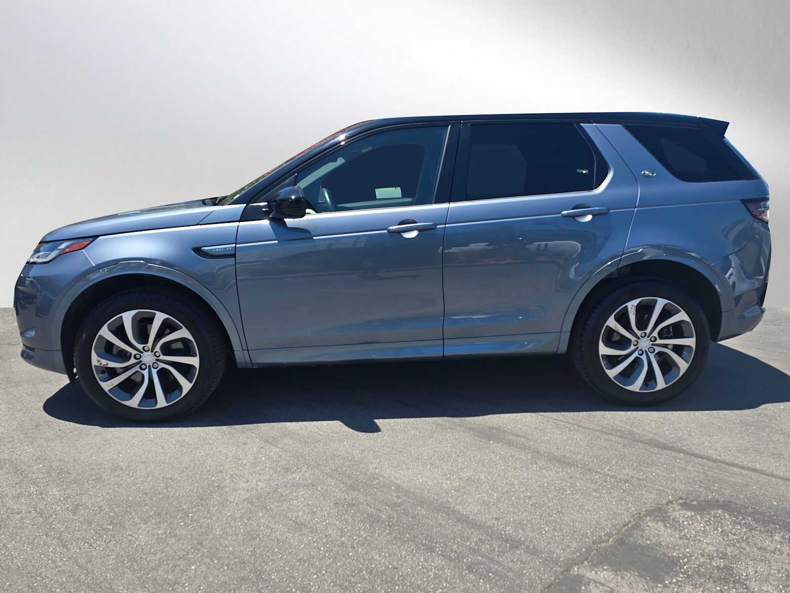 2023 Land Rover Discovery Sport SE R-Dynamic photo 2