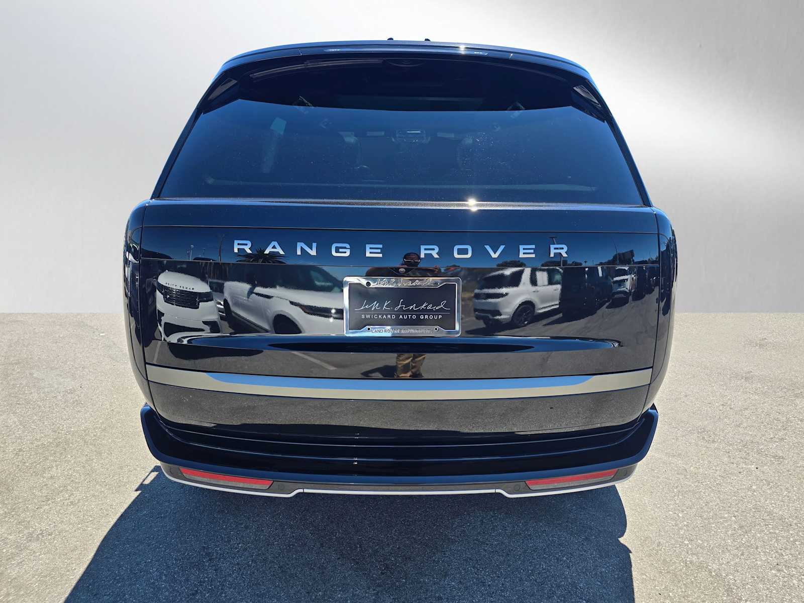 2025 Land Rover Range Rover SE photo 3