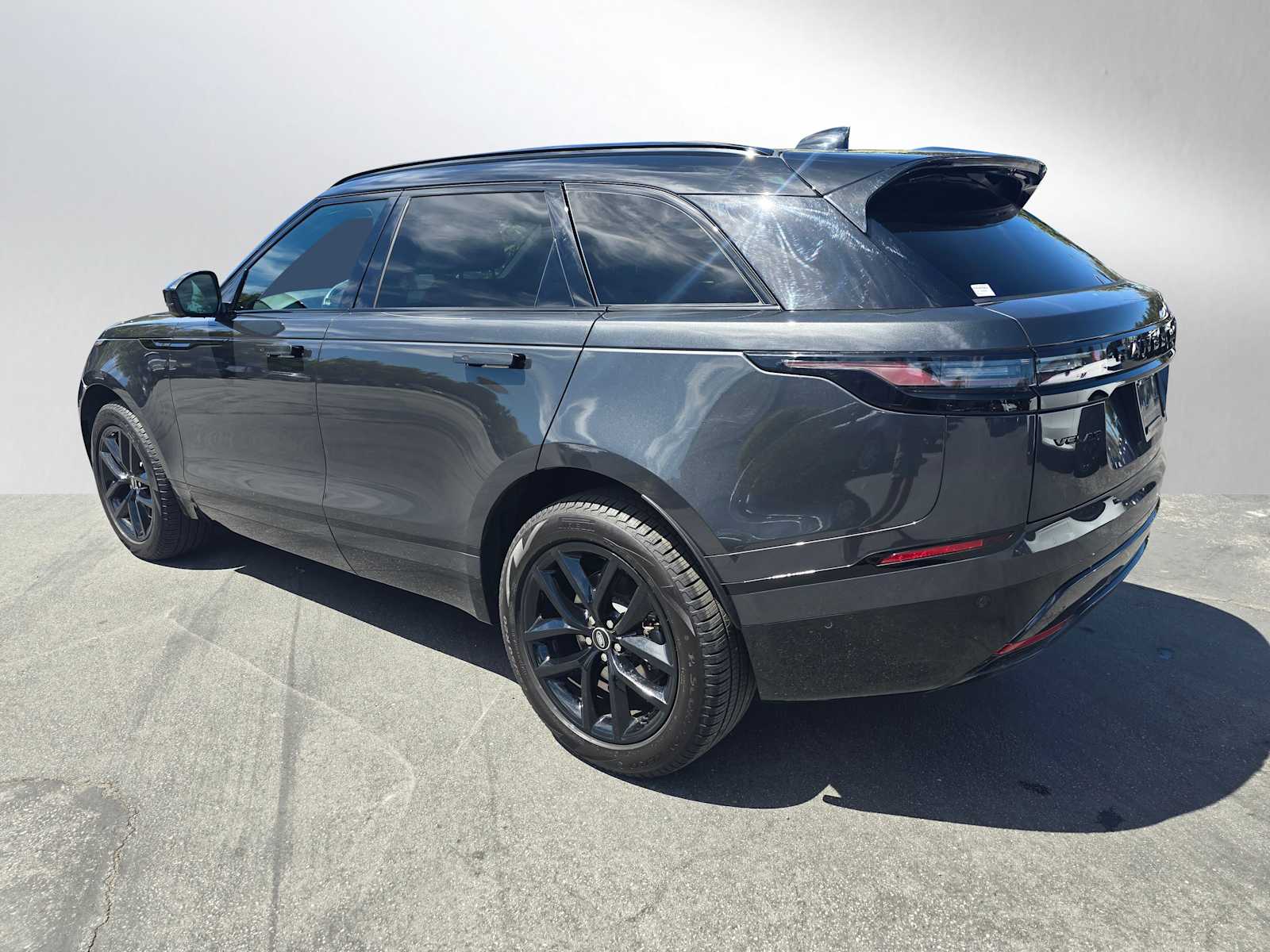 2025 Land Rover Range Rover Velar SE photo 3